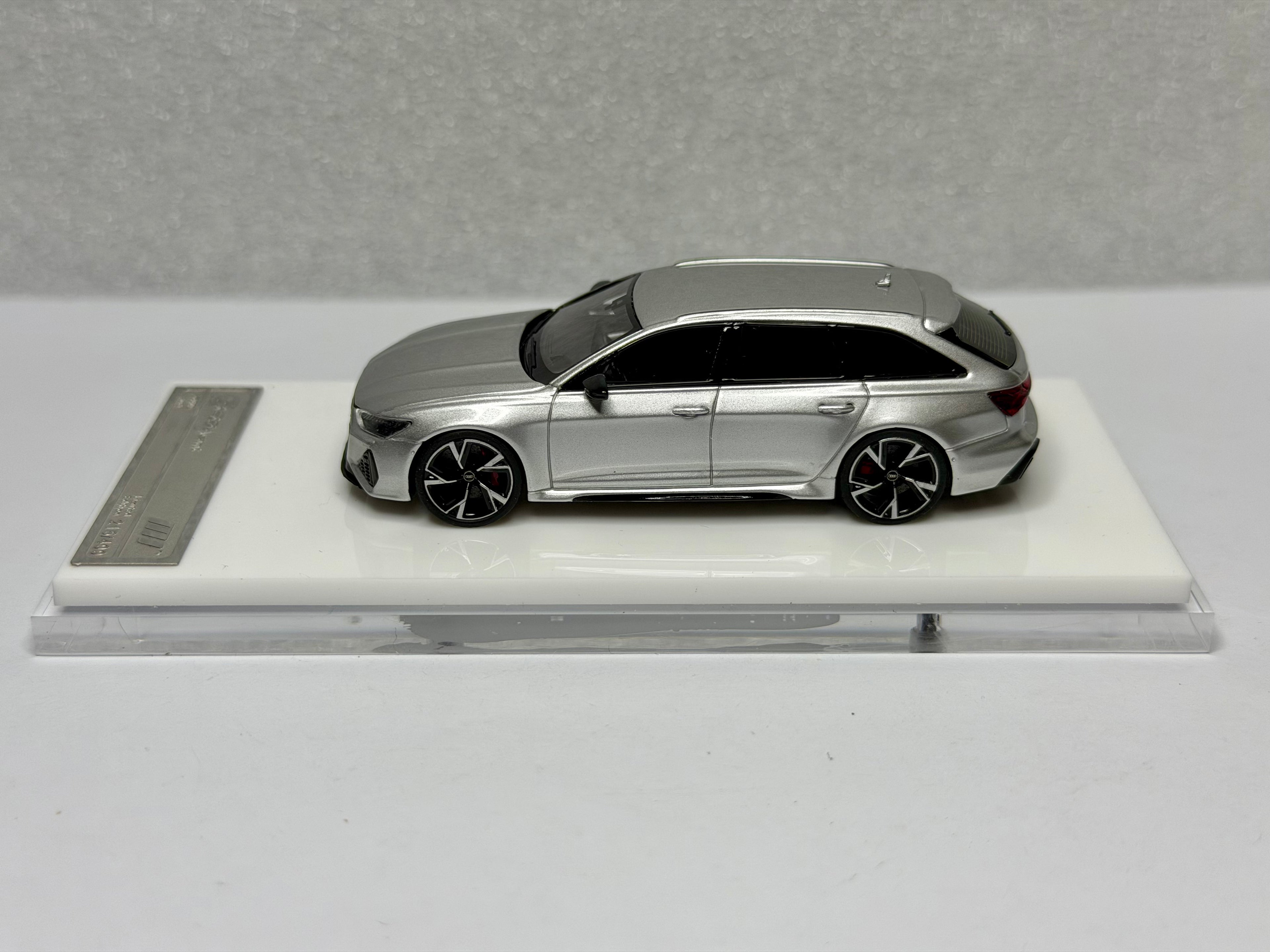 Motorhelix 1:64 Audi RS6 Avant Silver Resin Limited to 499pcs Opened