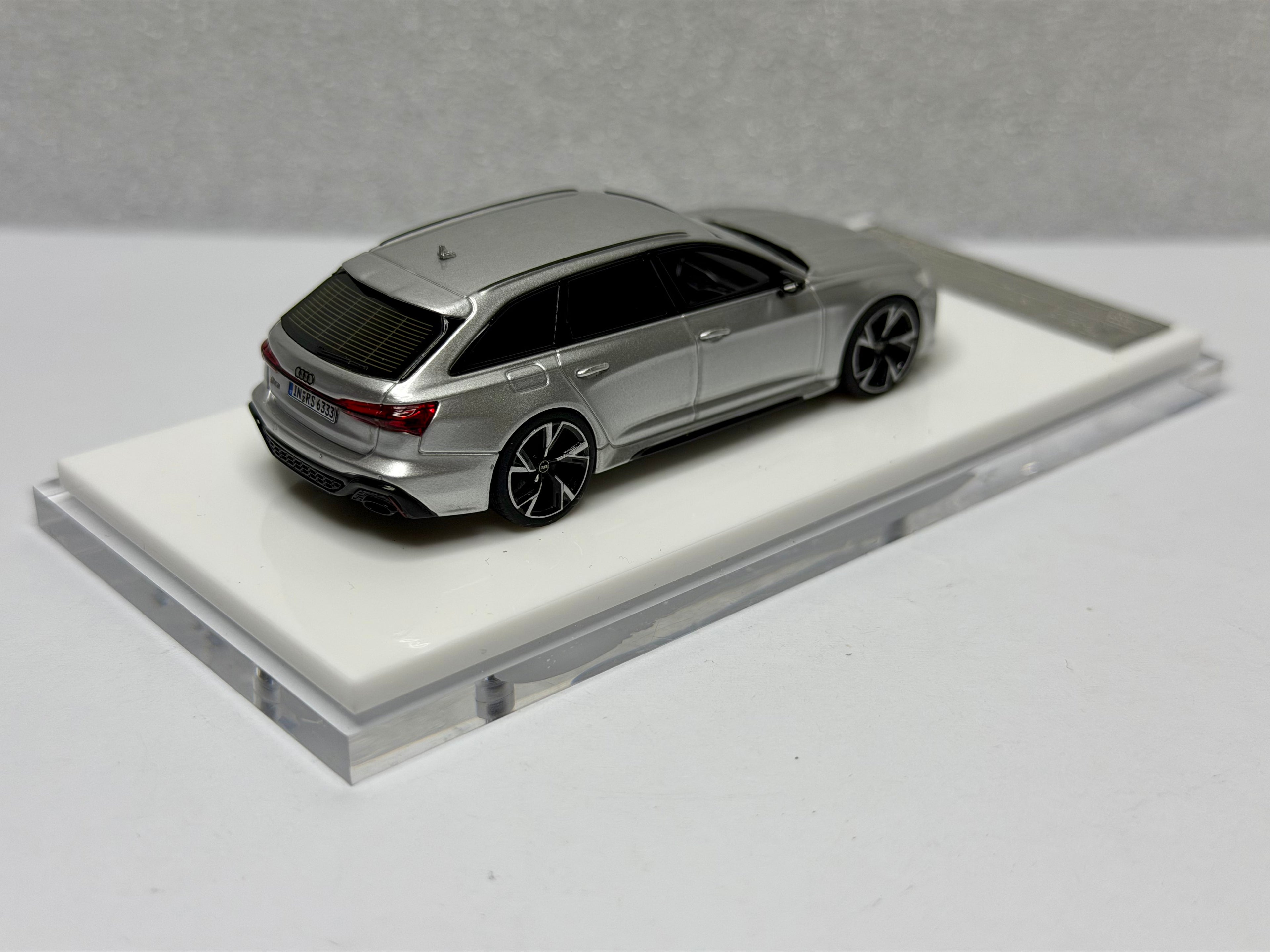 Motorhelix 1:64 Audi RS6 Avant Silver Resin Limited to 499pcs Opened