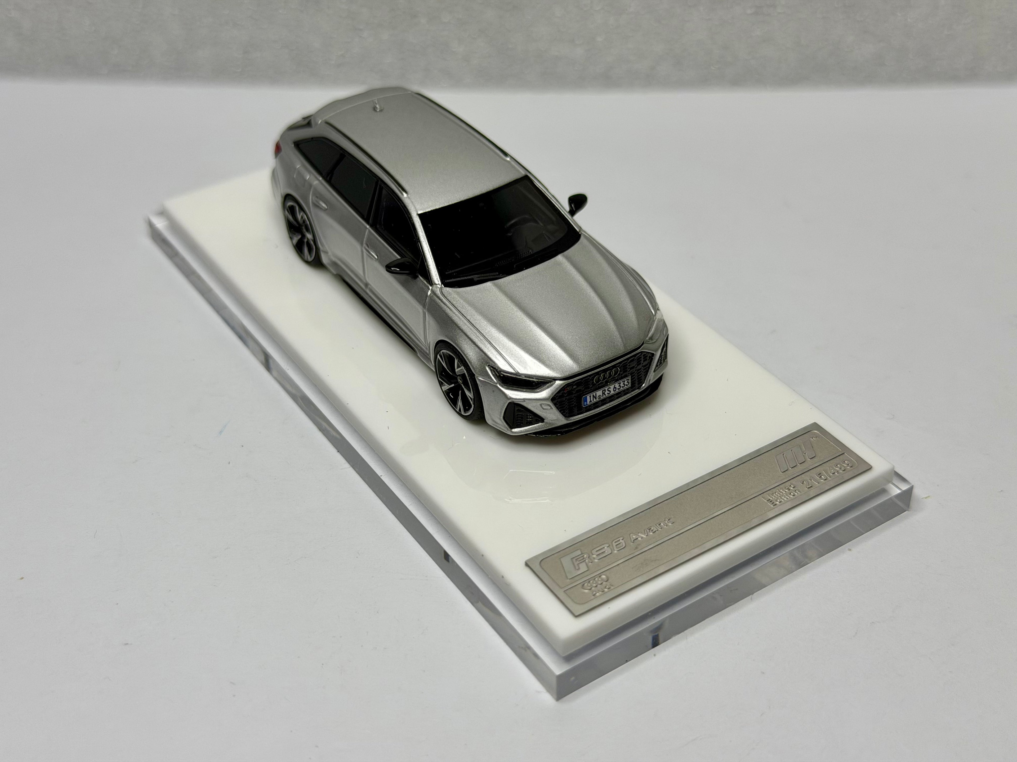 Motorhelix 1:64 Audi RS6 Avant Silver Resin Limited to 499pcs Opened