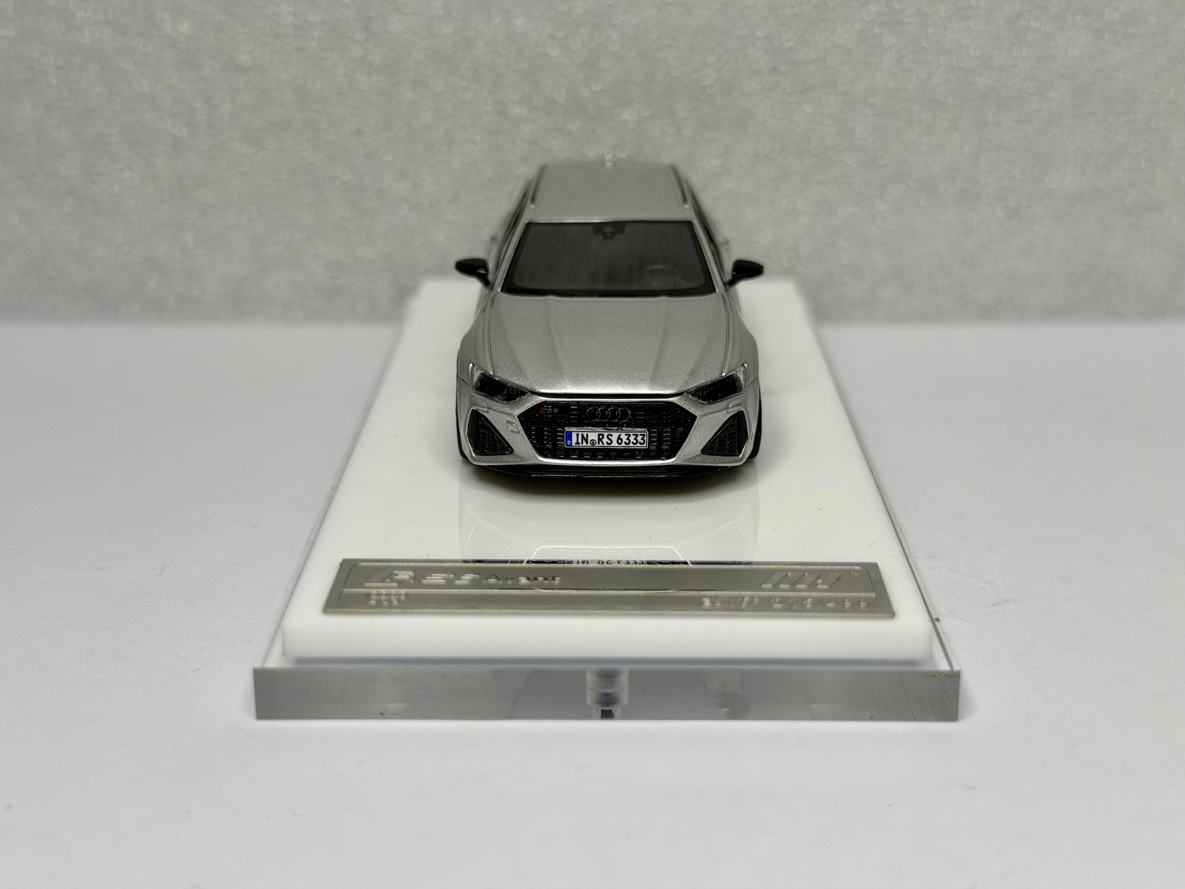 Motorhelix 1:64 Audi RS6 Avant Silver Resin Limited to 499pcs Opened