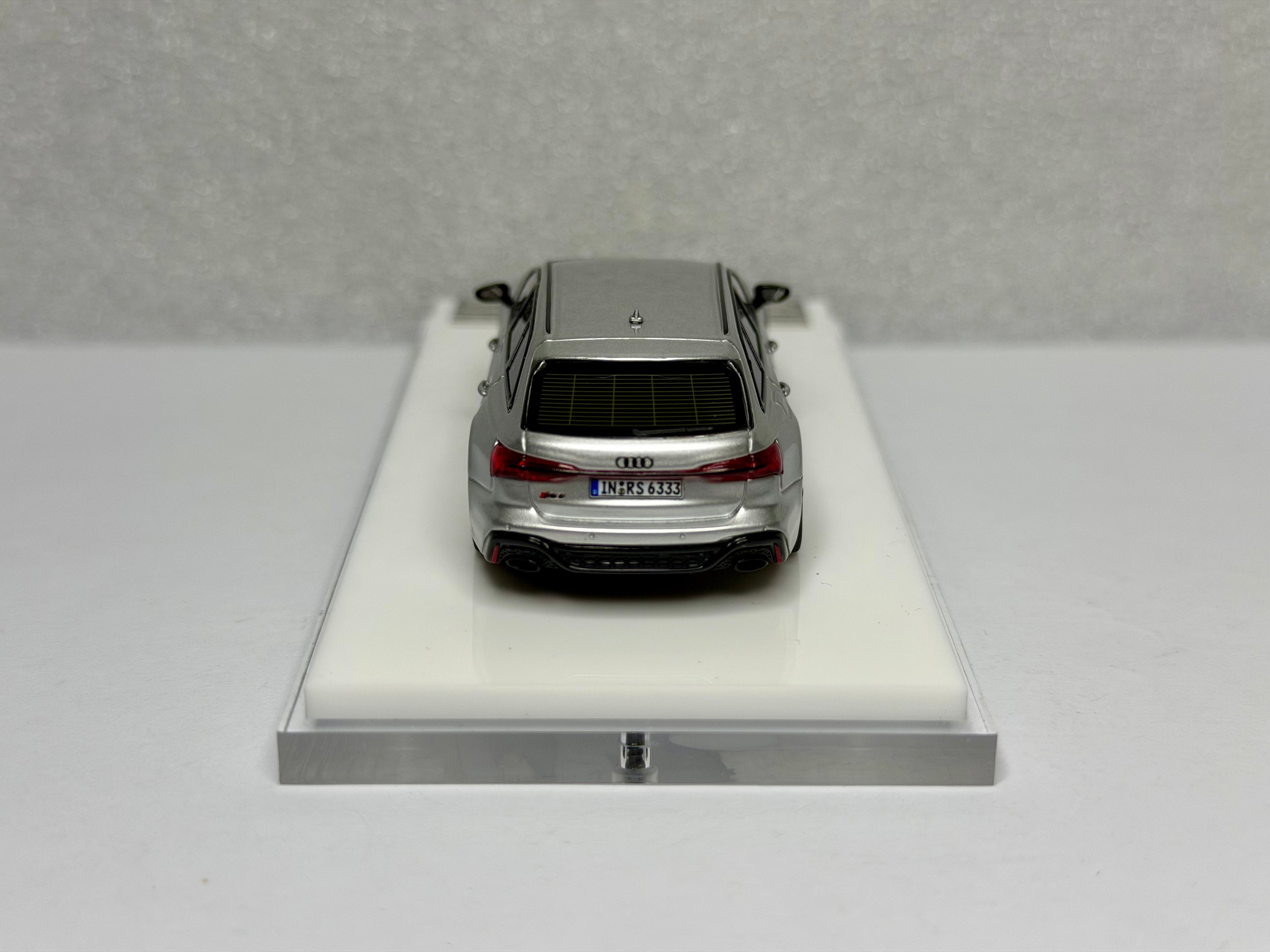 Motorhelix 1:64 Audi RS6 Avant Silver Resin Limited to 499pcs Opened