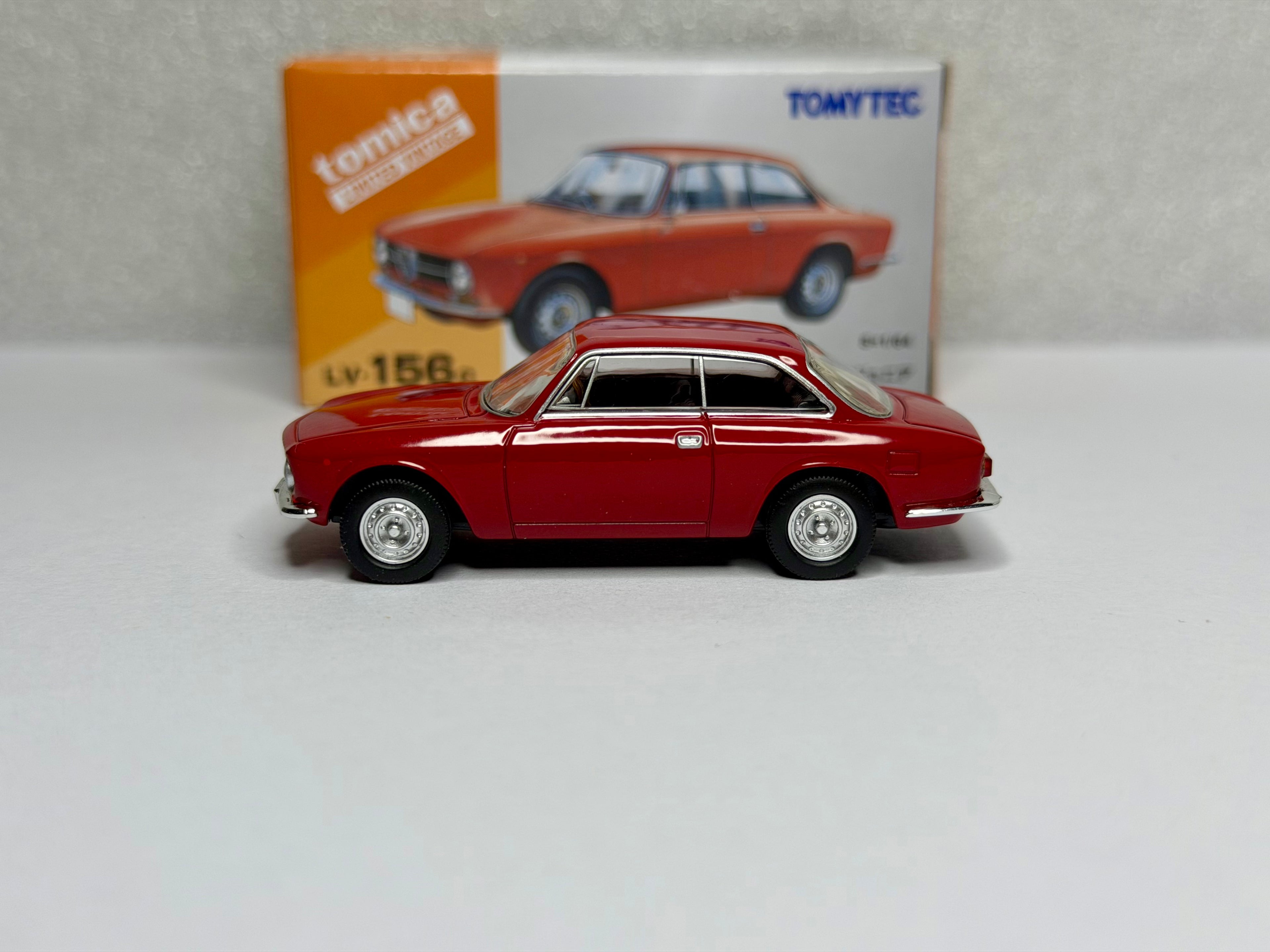 Tomica Limited Vintage 1:64 Alfa Romeo GT1600 Junior Red LV-156c