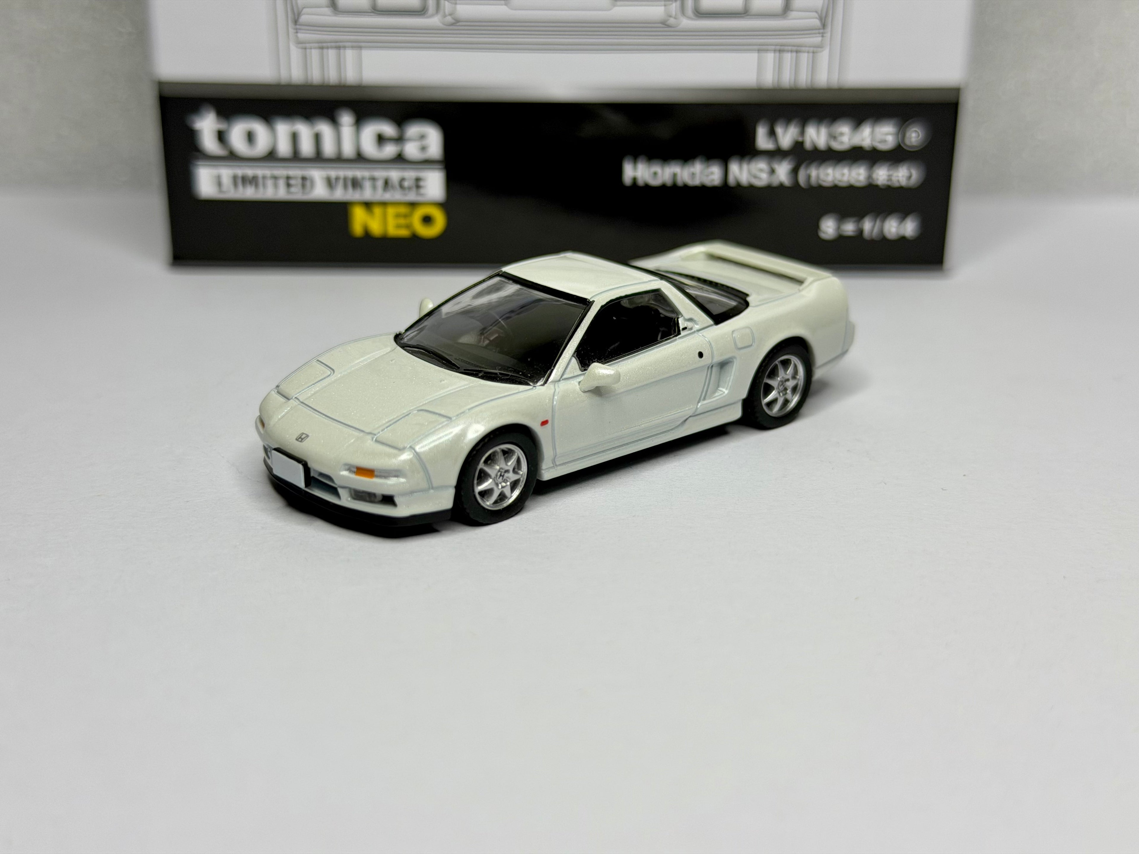 Tomica Limited Vintage 1:64 Honda NSX NA2 98' Neutron White Pearl LV-N345a
