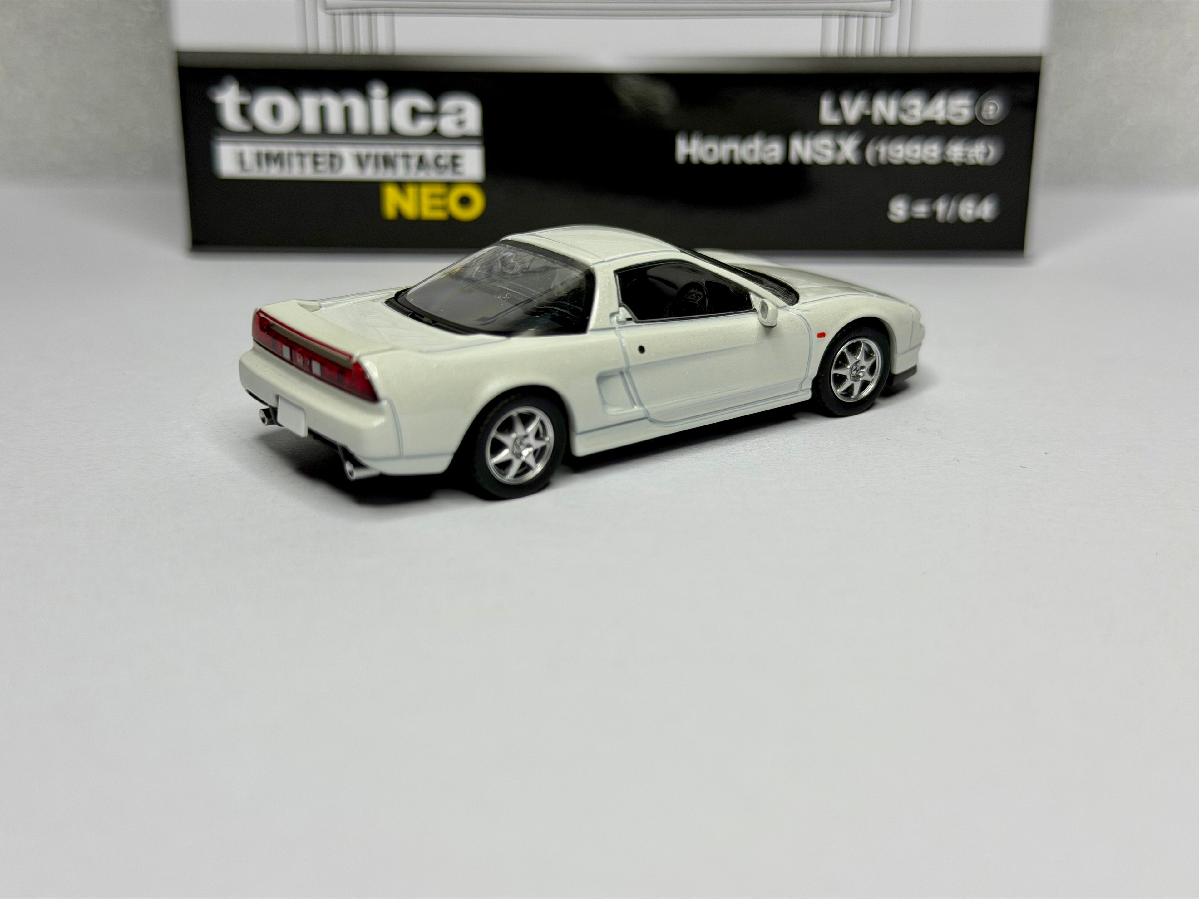 Tomica Limited Vintage 1:64 Honda NSX NA2 98' Neutron White Pearl LV-N345a