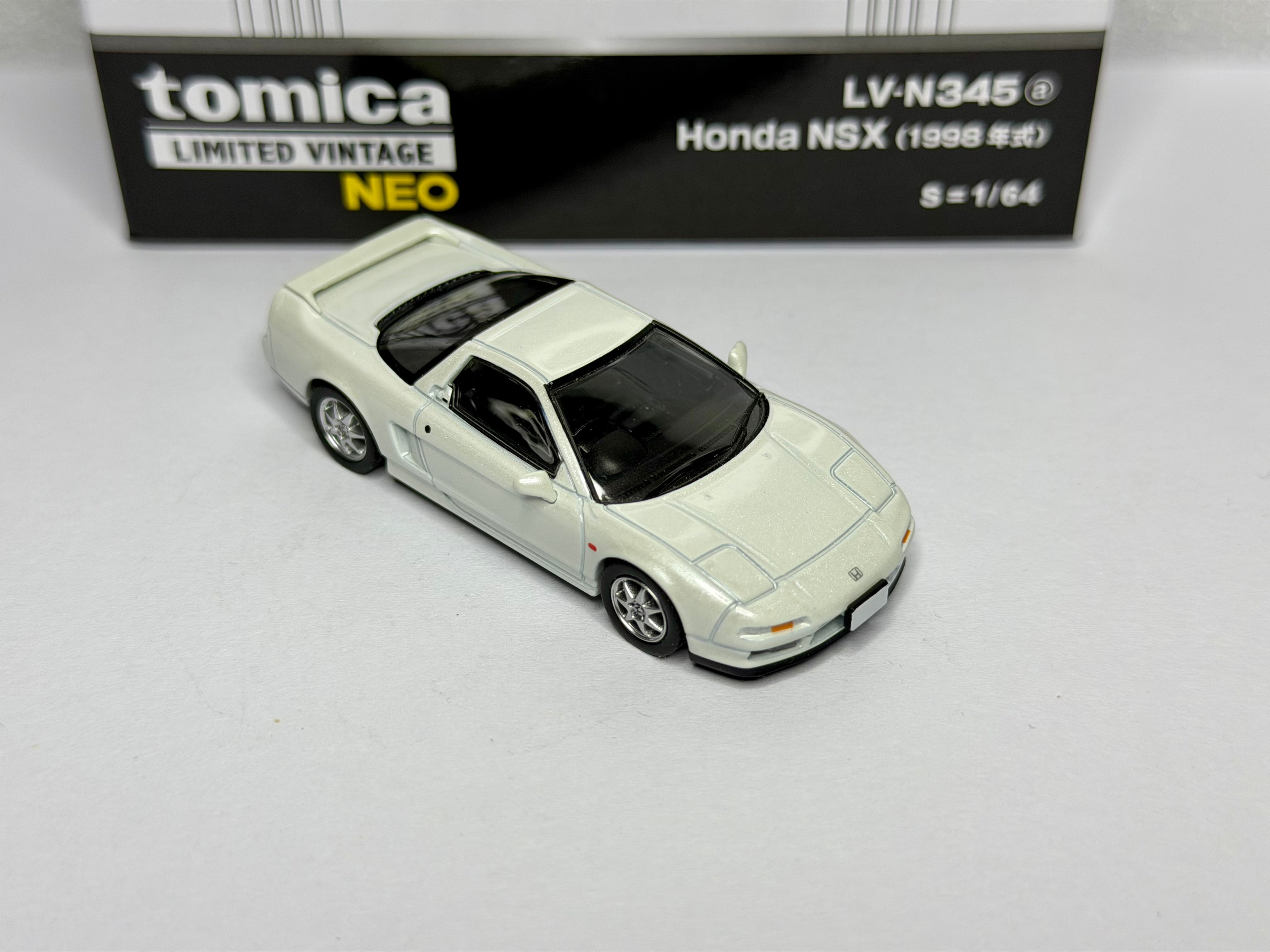 Tomica Limited Vintage 1:64 Honda NSX NA2 98' Neutron White Pearl LV-N345a
