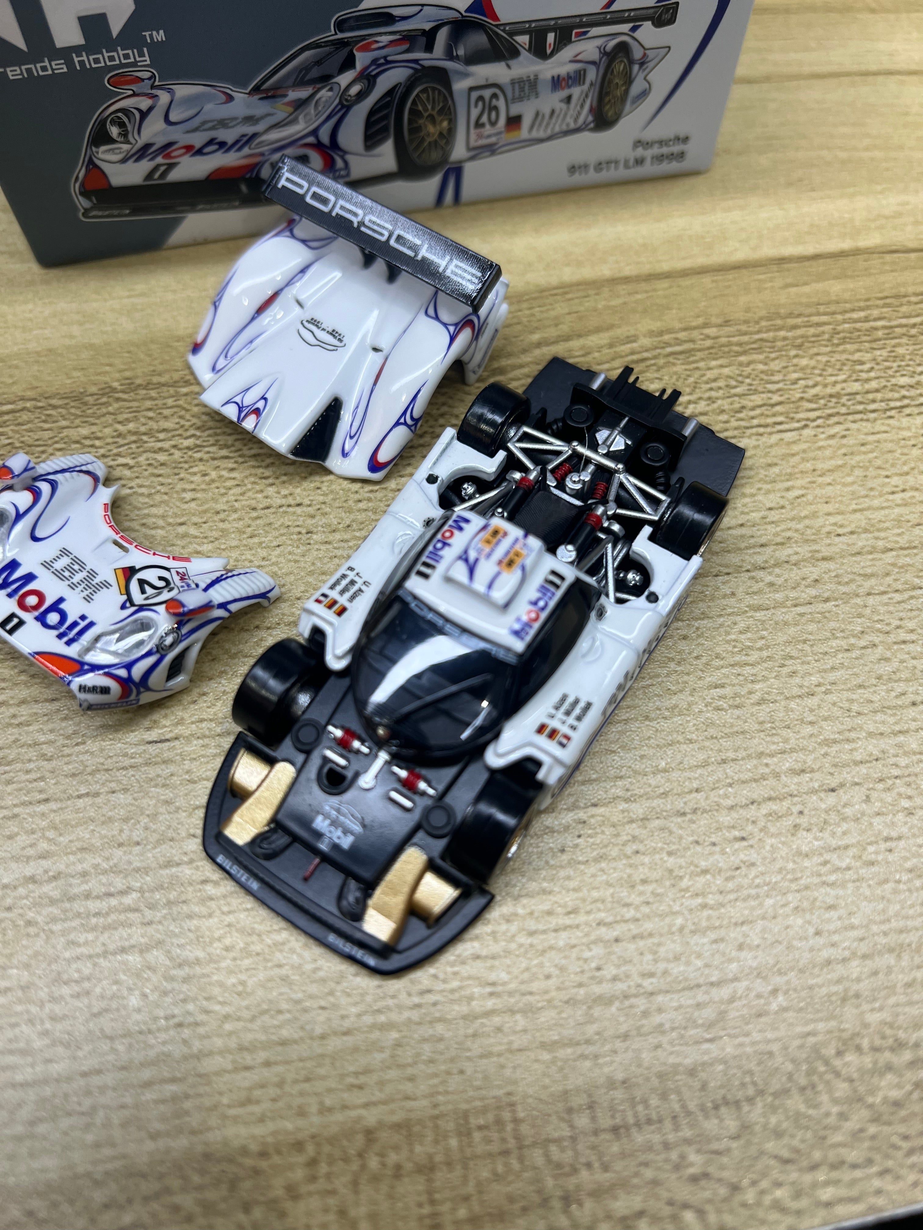Trends Hobby 1:64 Porsche 911 GT1 LM 1998 White #26 Mobil Champion 241085(B)
