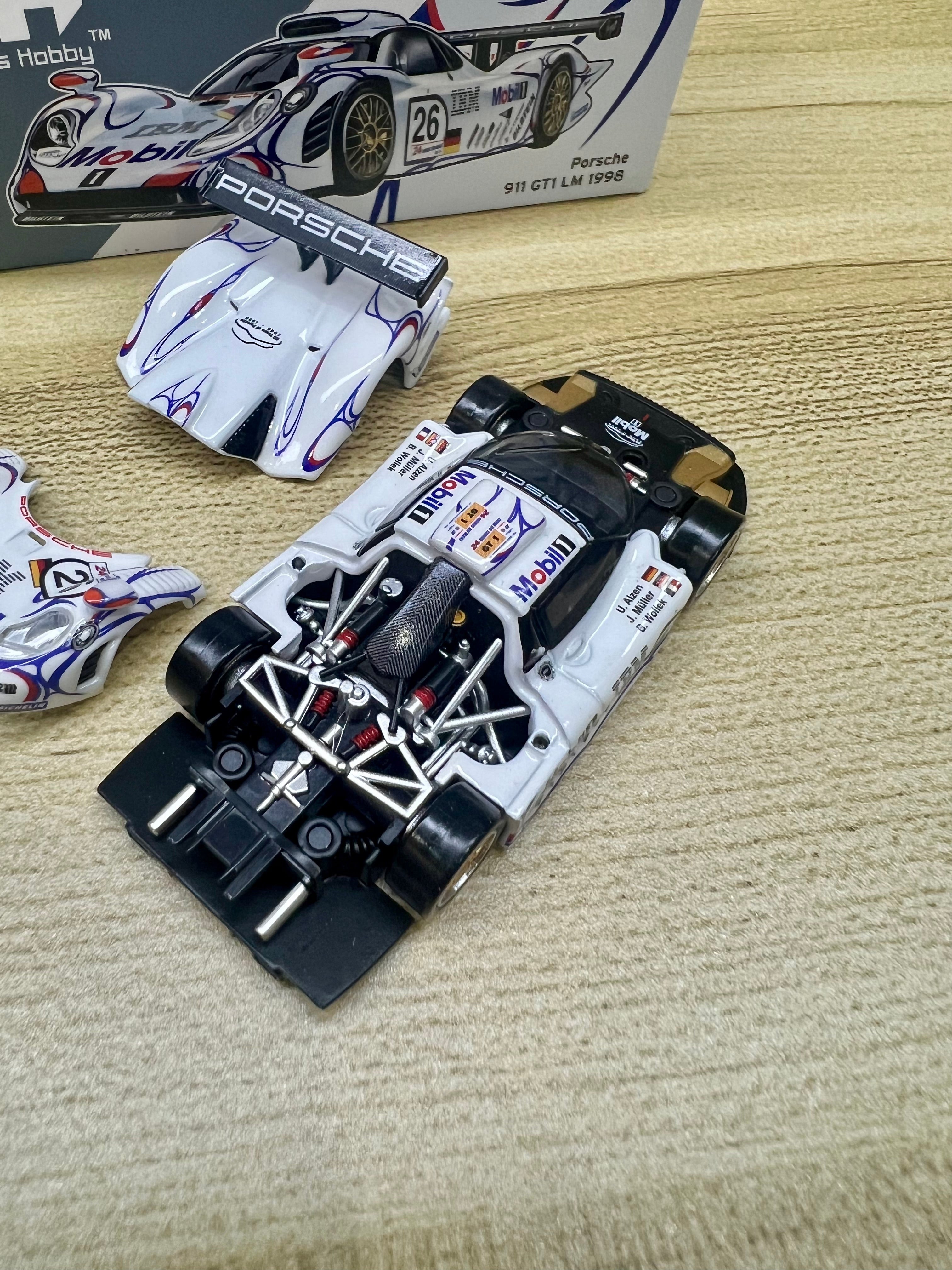 Trends Hobby 1:64 Porsche 911 GT1 LM 1998 White #26 Mobil Champion 241085(B)