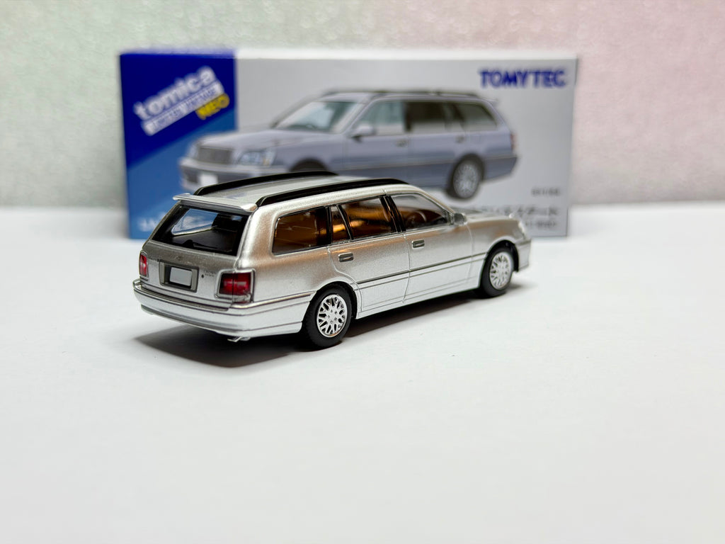 トミカリミテッドヴィンテージネオ 1/64 LV-N355a トヨタ クラウンエステート アスリートV（メタリックシルバー）