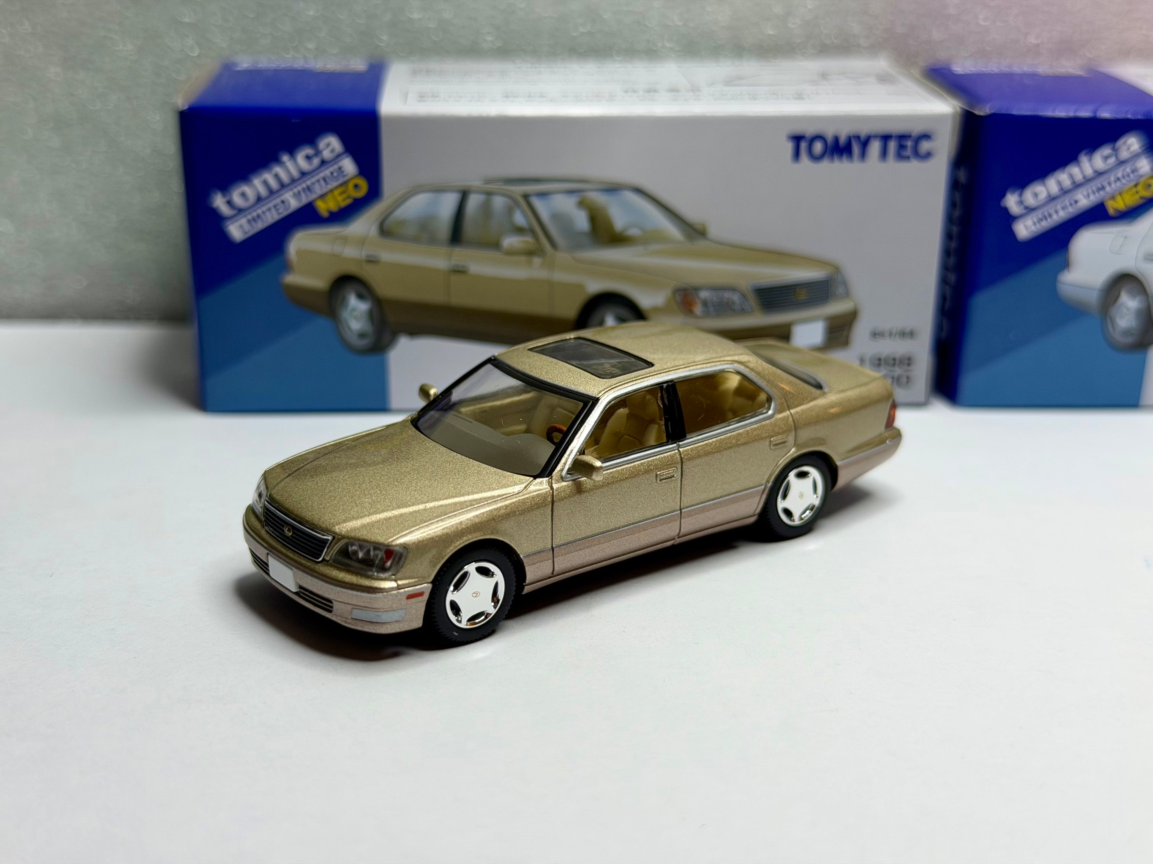 Tomica Limited Vintage 1/64 Lexus LS400(Gold/White) Hong Kong Exclusive