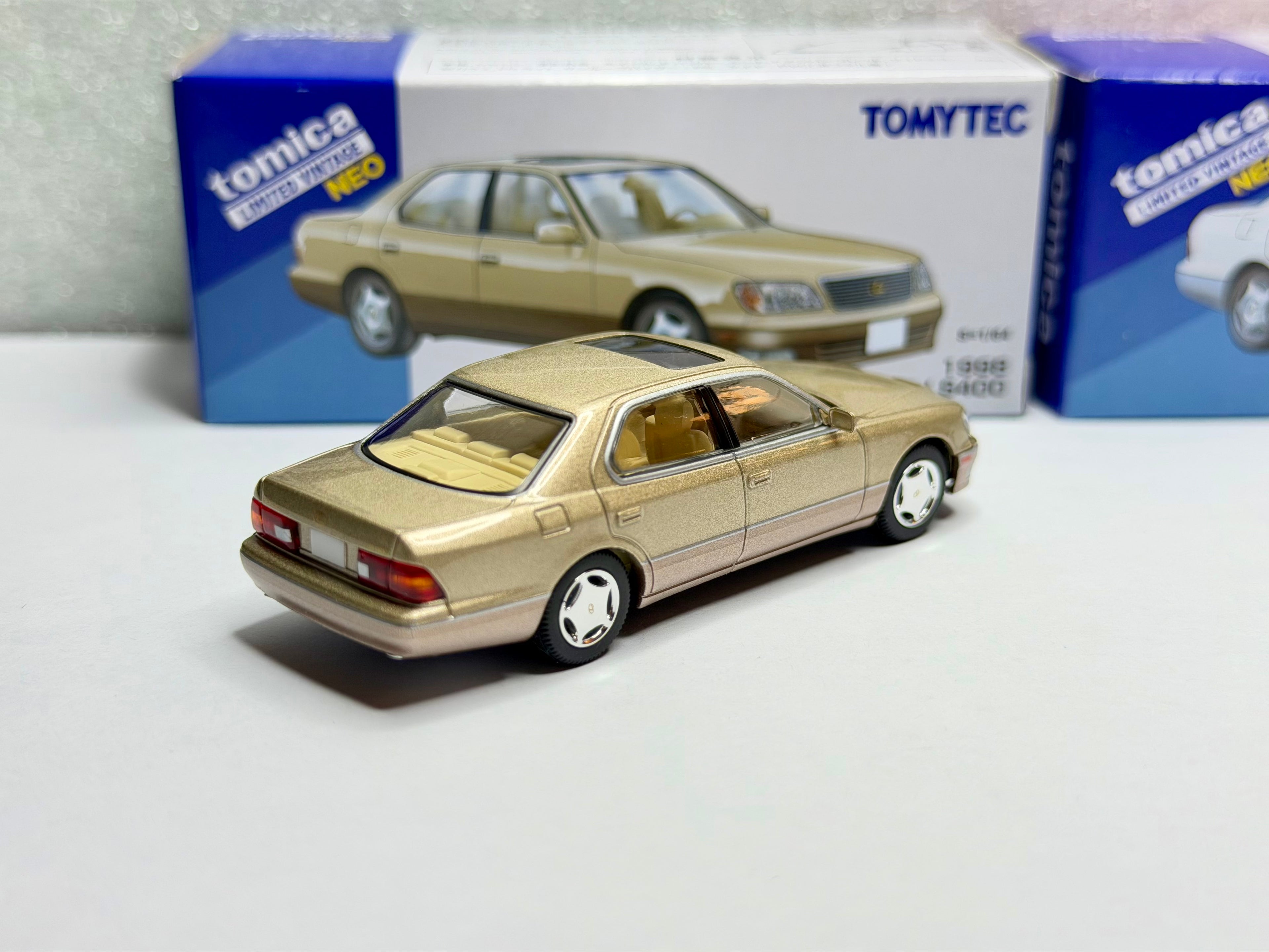 Tomica Limited Vintage 1/64 Lexus LS400(Gold/White) Hong Kong Exclusive