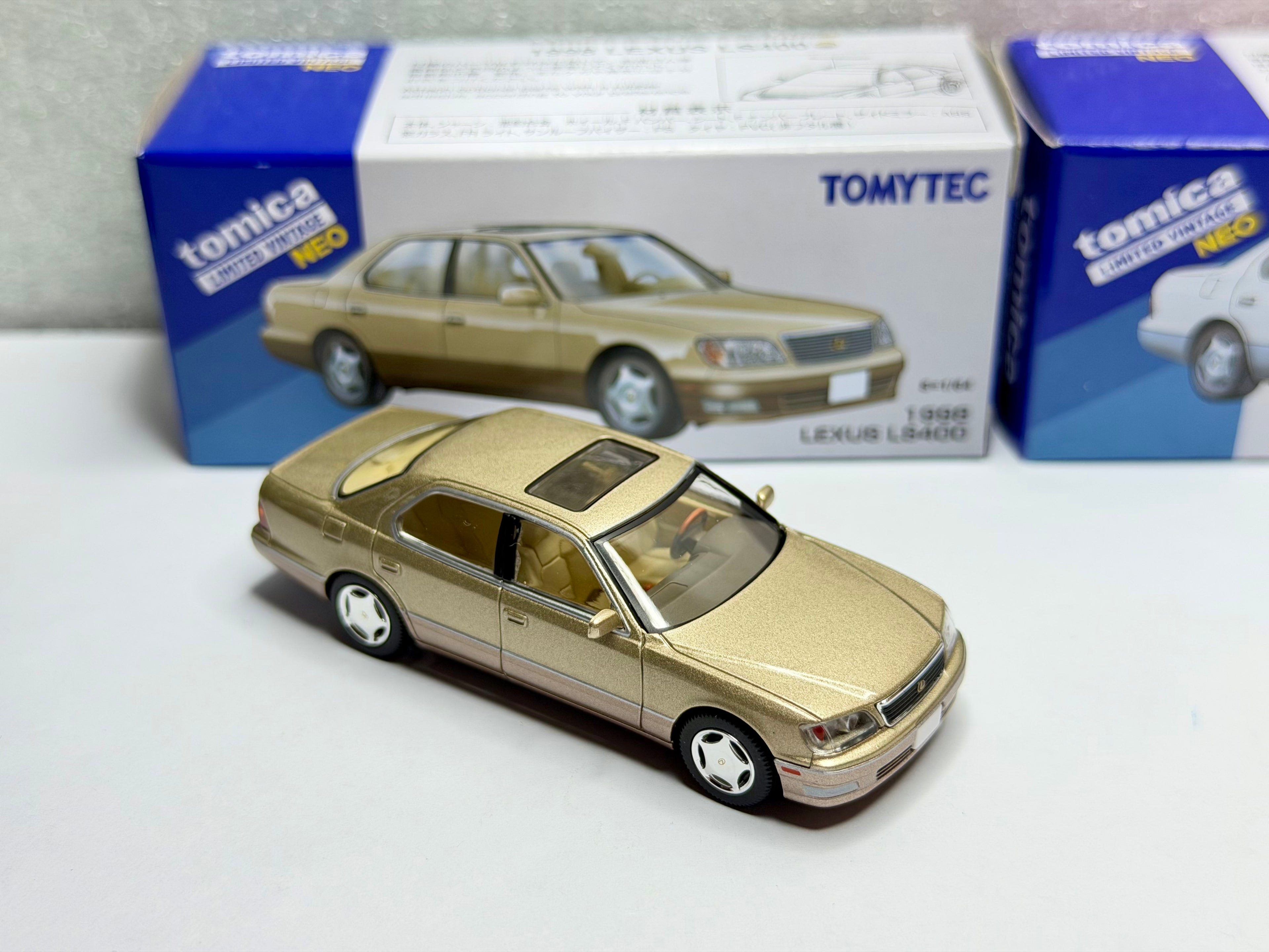 Tomica Limited Vintage 1/64 Lexus LS400(Gold/White) Hong Kong Exclusive