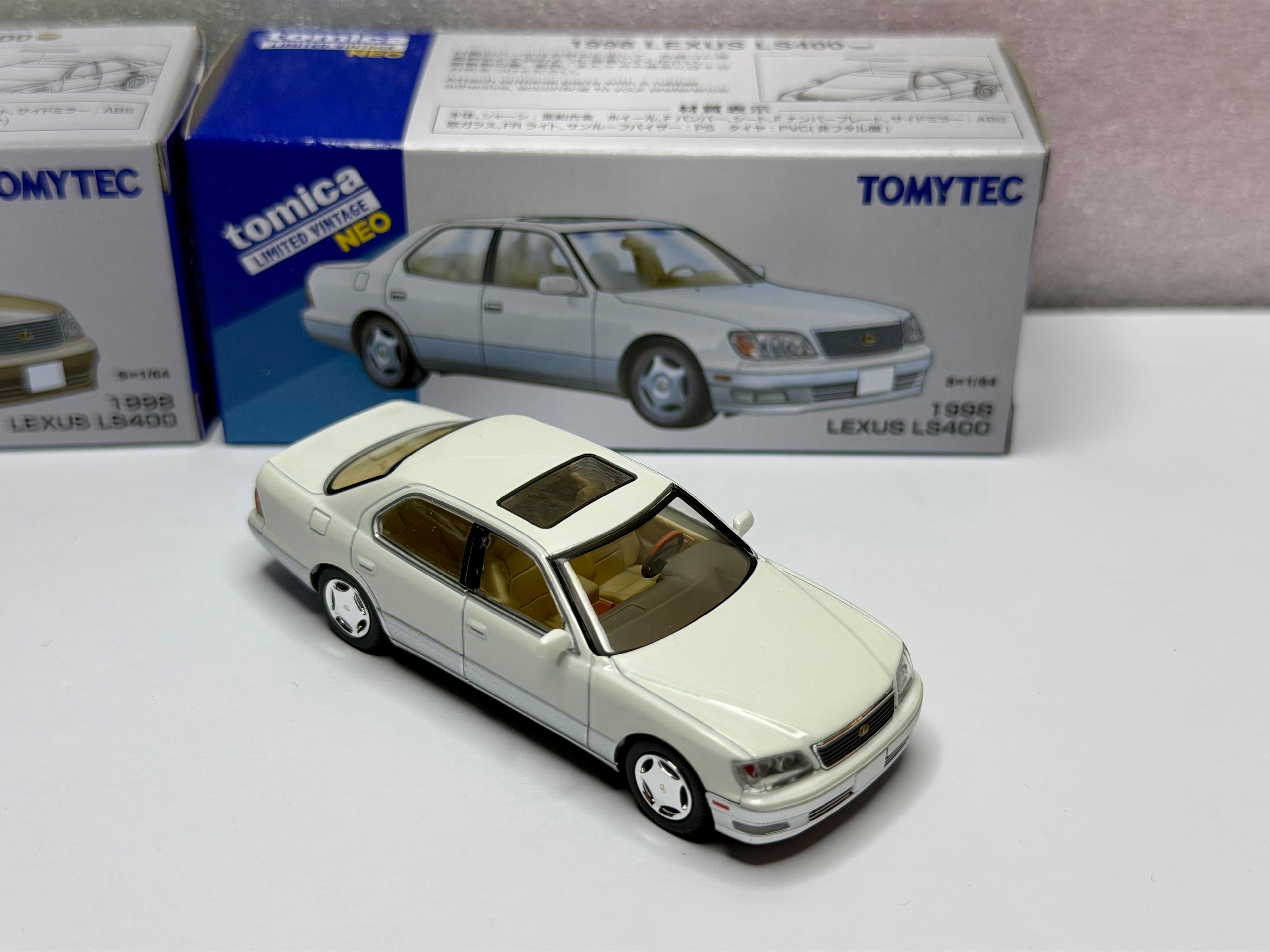 Tomica Limited Vintage 1/64 Lexus LS400(Gold/White) Hong Kong Exclusive