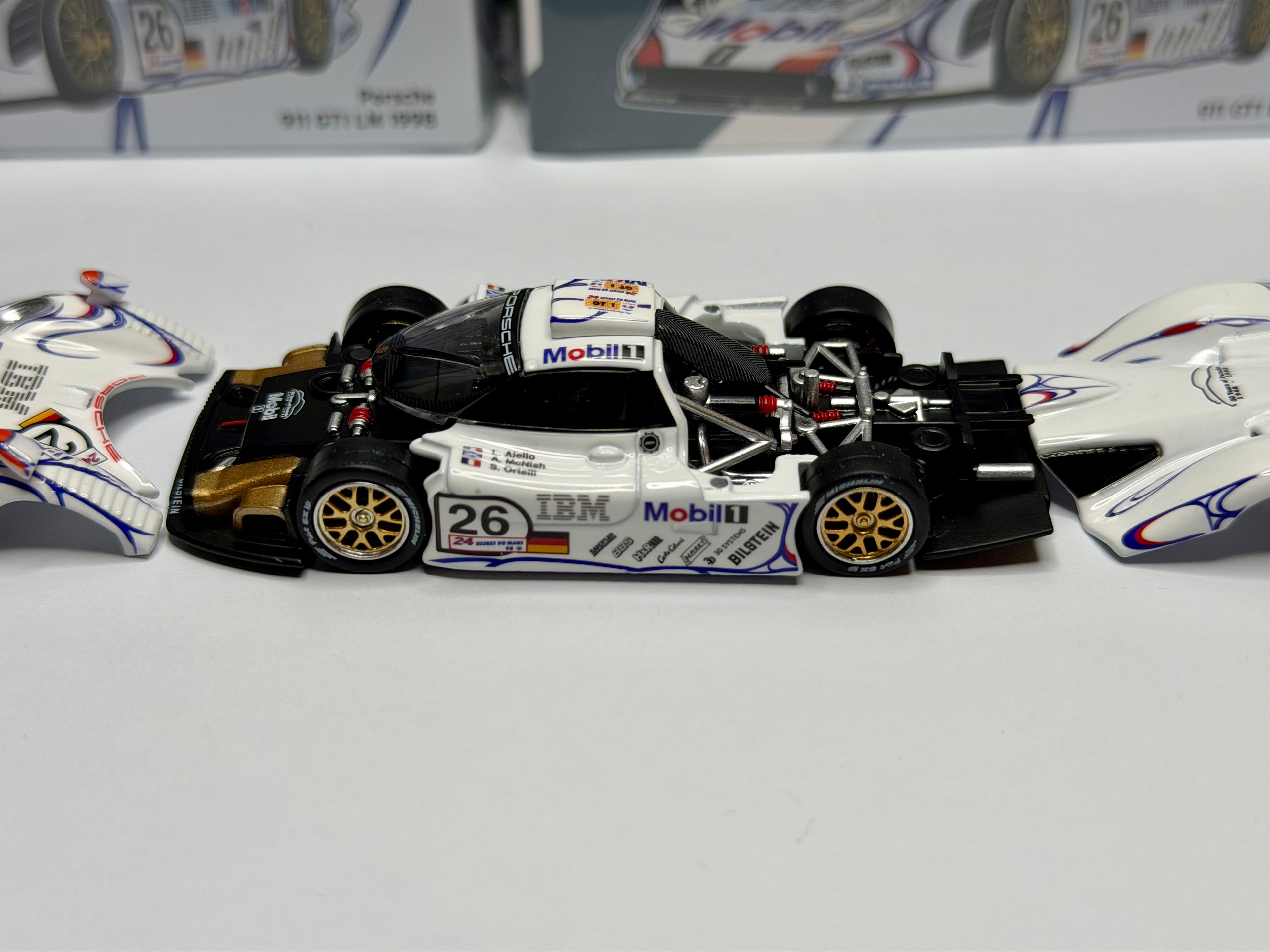 Trends Hobby 1:64 Porsche 911 GT1 LM 1998 White #26 Mobil Champion 241085(B)