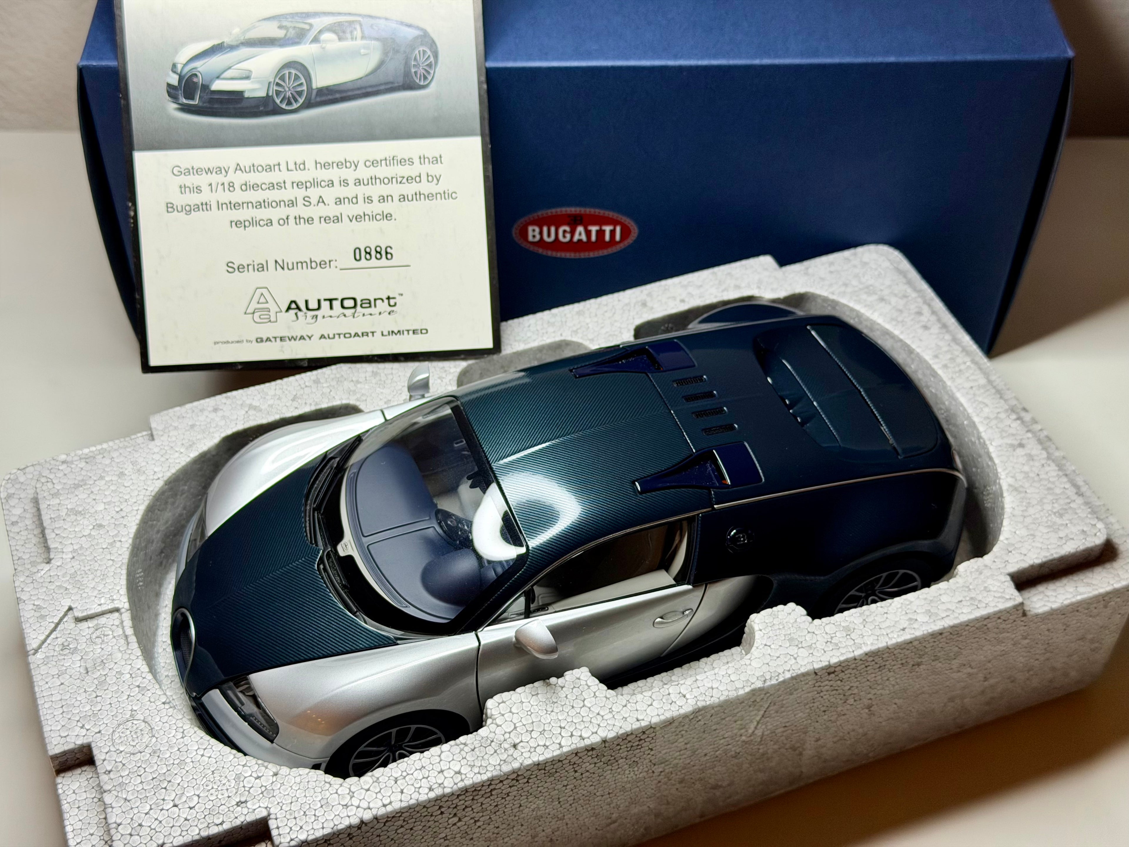 AUTOART 1:18 Bugatti Veyron Super Sport Dark Blue Carbon/Silver 70939