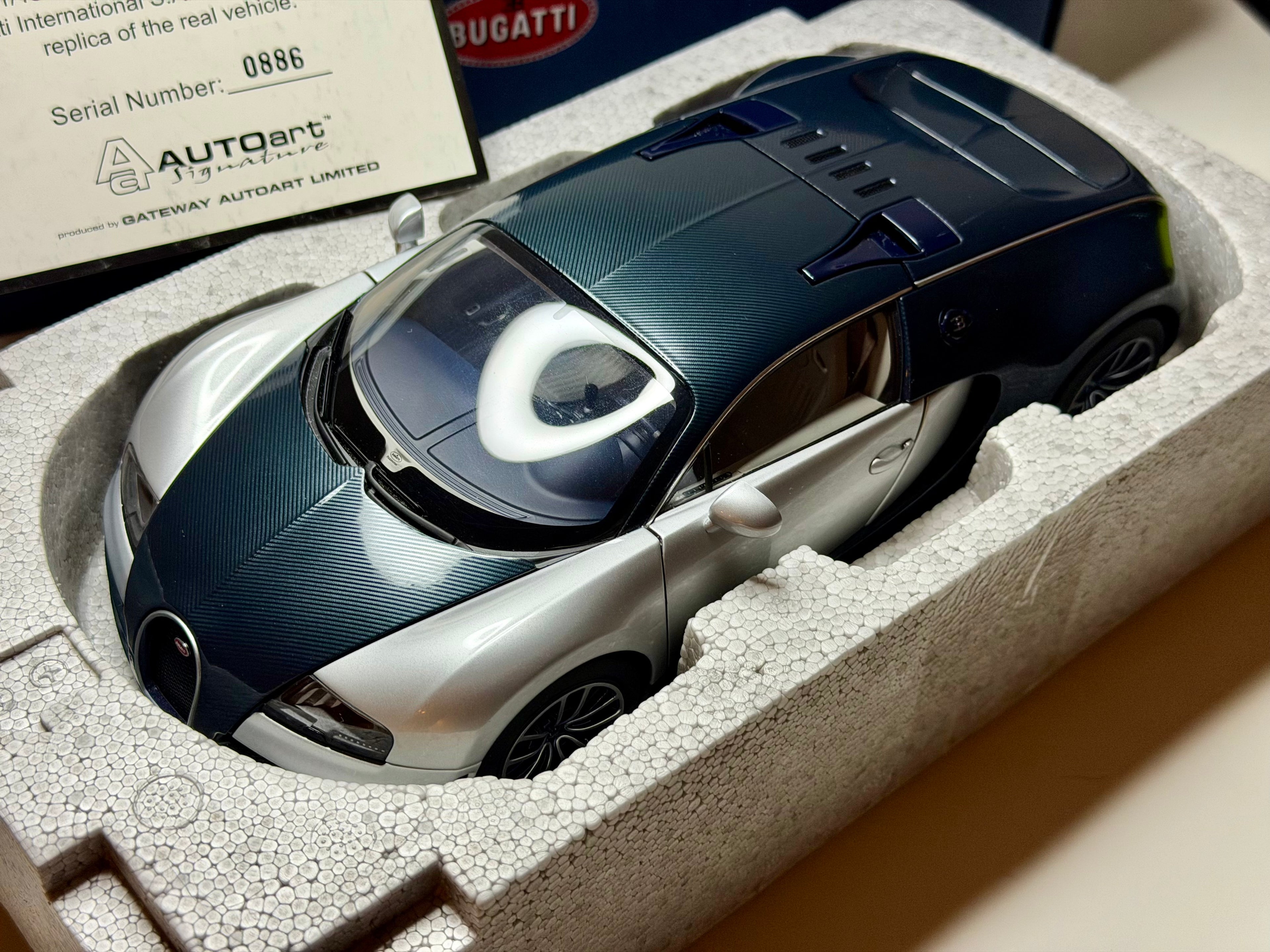 AUTOART 1:18 Bugatti Veyron Super Sport Dark Blue Carbon/Silver 70939