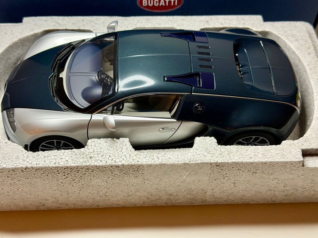 AUTOART 1:18 Bugatti Veyron Super Sport Dark Blue Carbon/Silver 70939