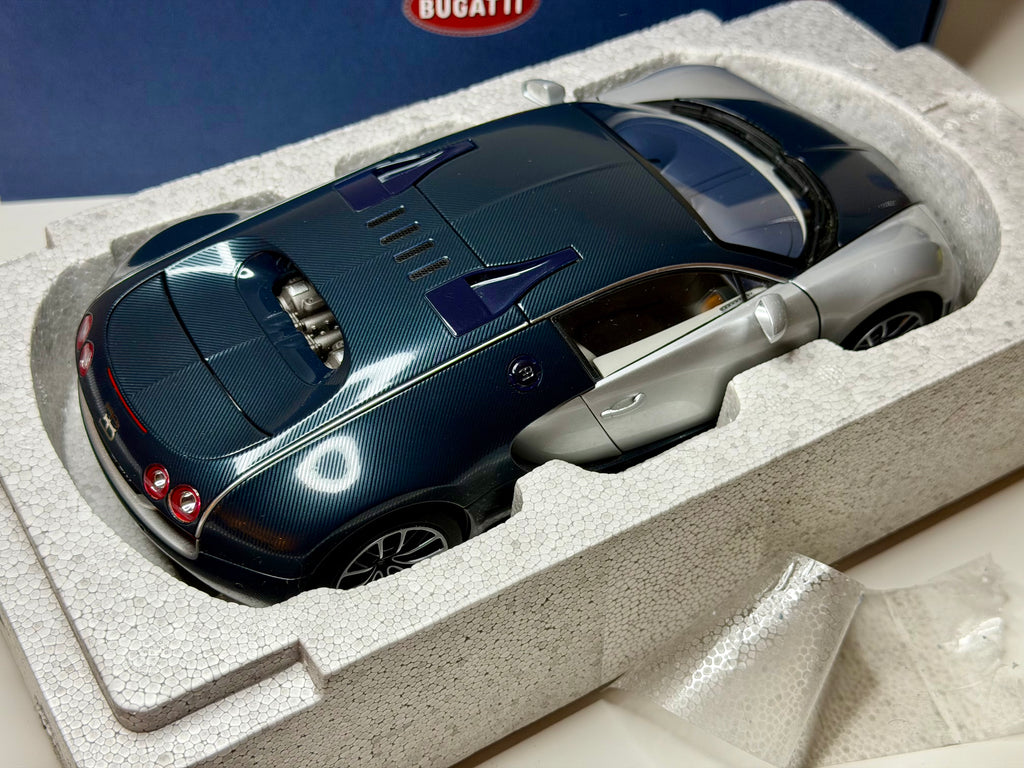AUTOART 1:18 Bugatti Veyron Super Sport Dark Blue Carbon/Silver 70939