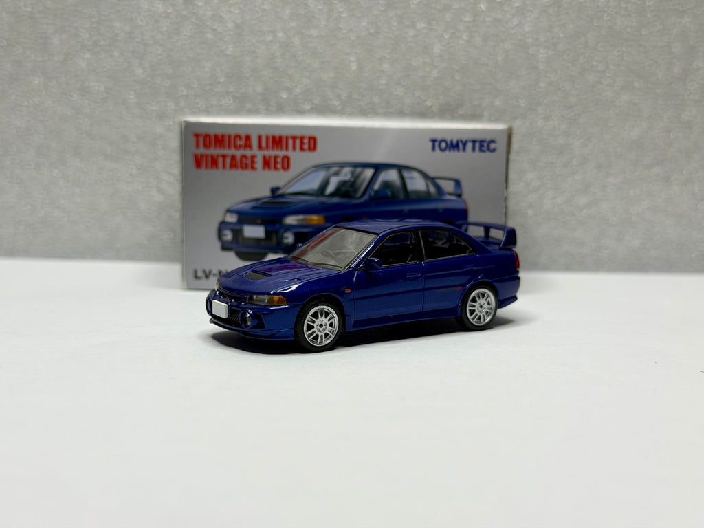 トミカリミテッドヴィンテージ 1/64 三菱ランサーエボリューションIV GSR ブルーメタリック LV-N186e