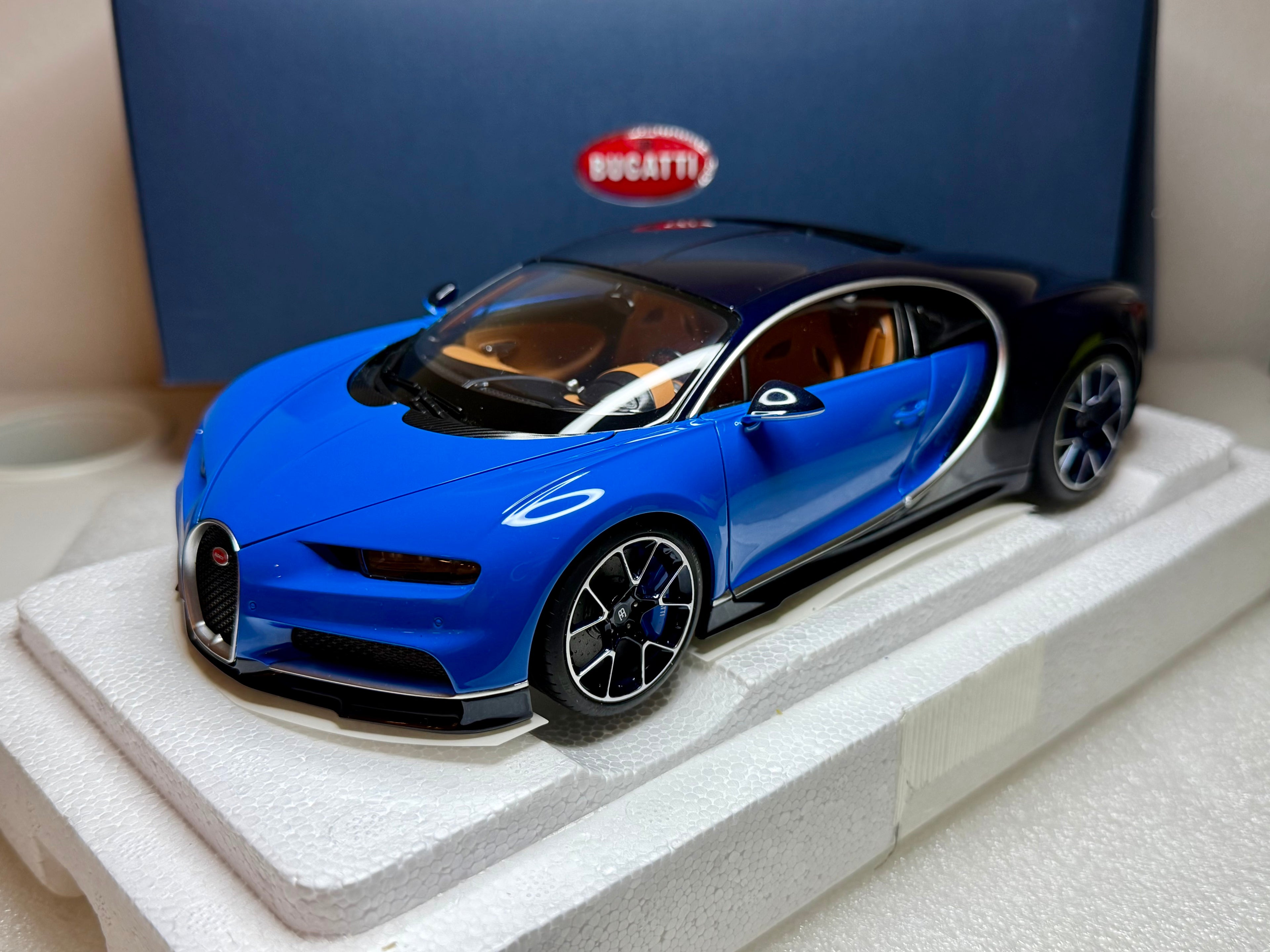 AUTOart 1:18 ブガッティ シロン ラウンチスペック フレンチレーシングブルー/アトランティックブルー ミントコンディション 超希少