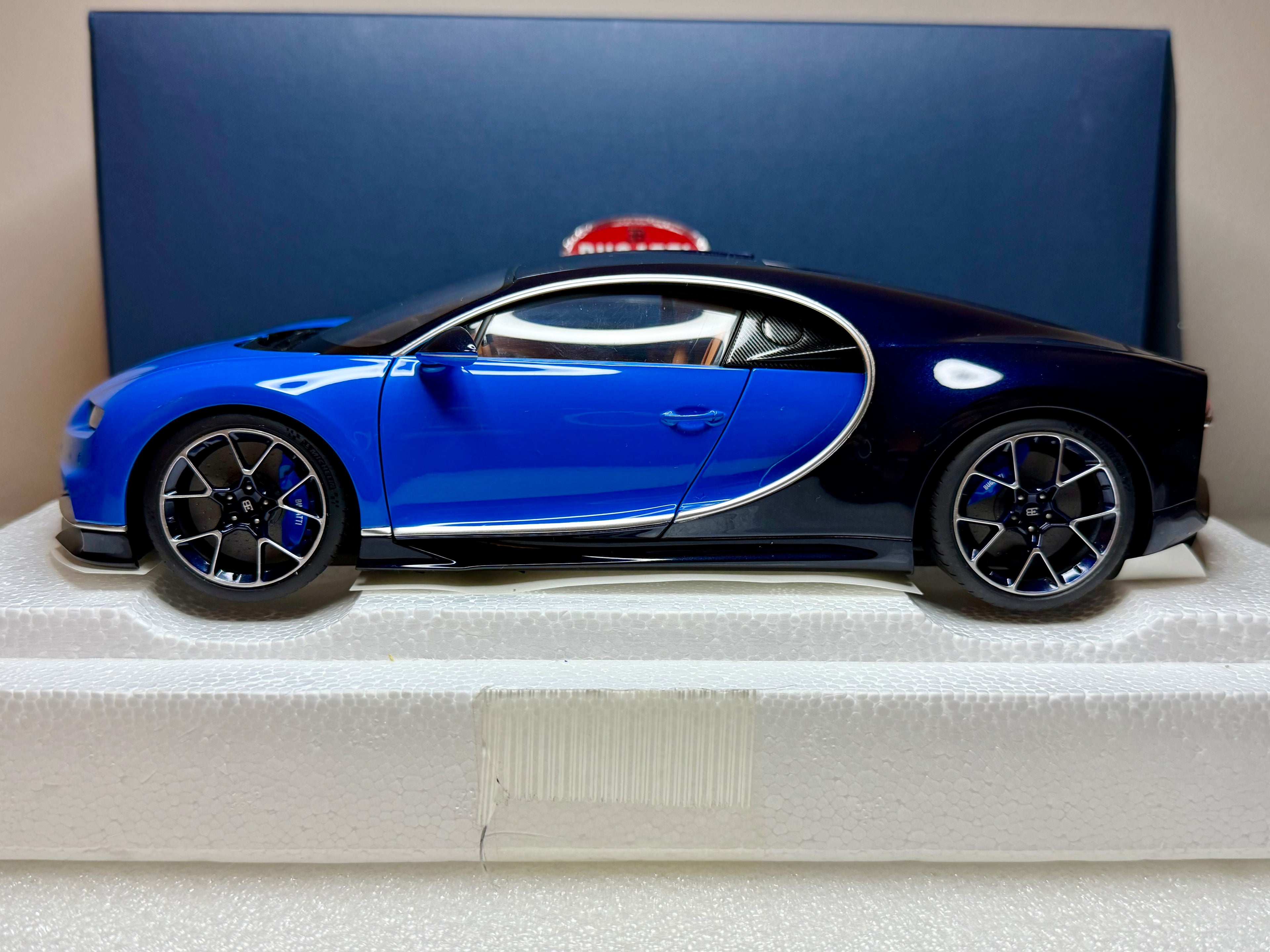 AUTOart 1:18 ブガッティ シロン ラウンチスペック フレンチレーシングブルー/アトランティックブルー ミントコンディション 超希少