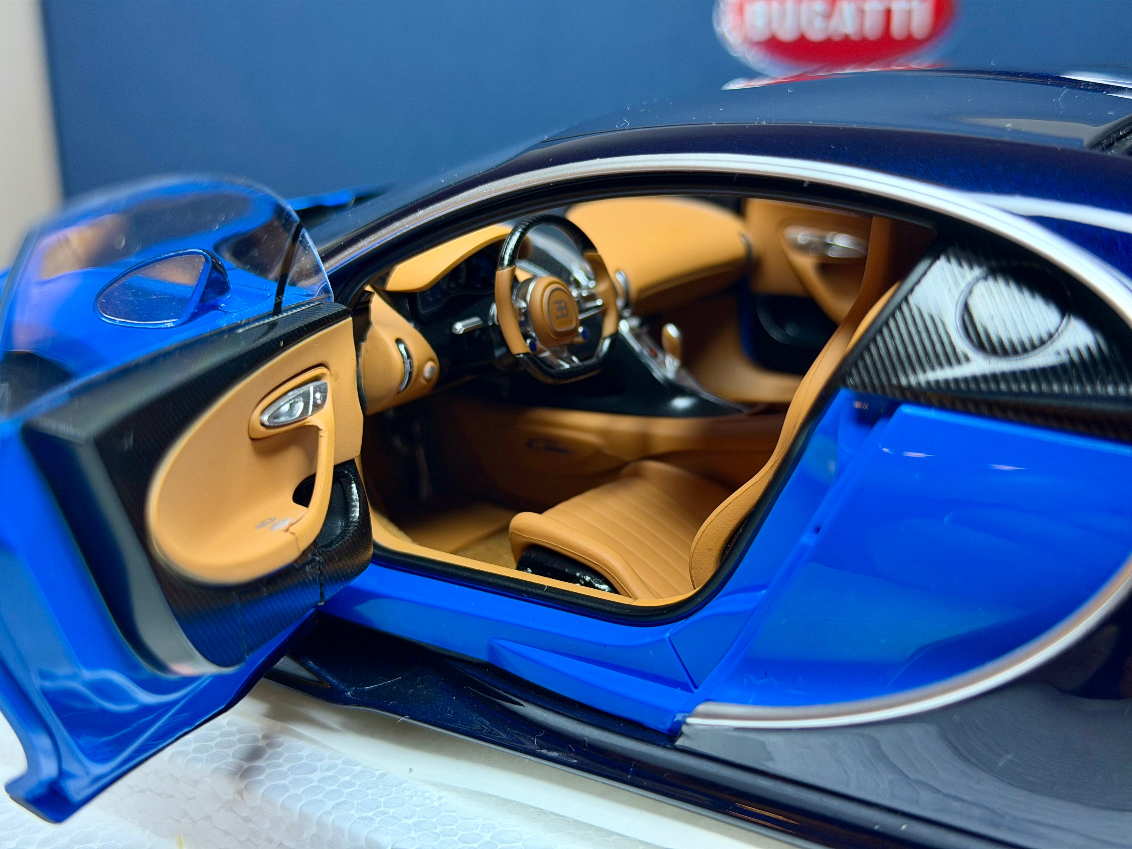 AUTOart 1:18 ブガッティ シロン ラウンチスペック フレンチレーシングブルー/アトランティックブルー ミントコンディション 超希少