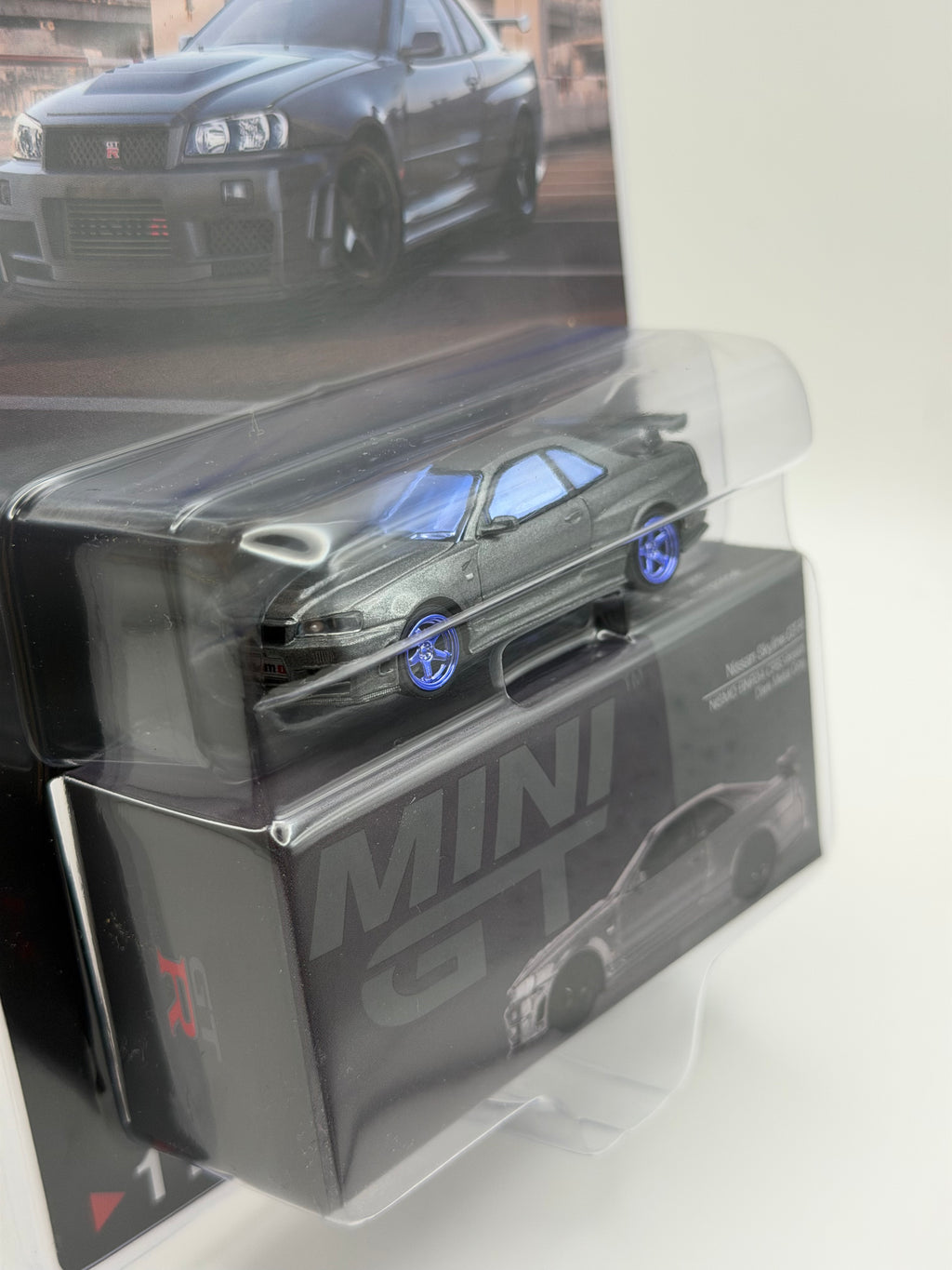 CHASE! Mini GT 1:64 Nissan Skyline GT-R Dark Metal Gray (NISMO BNR34 CRS Version) #1160