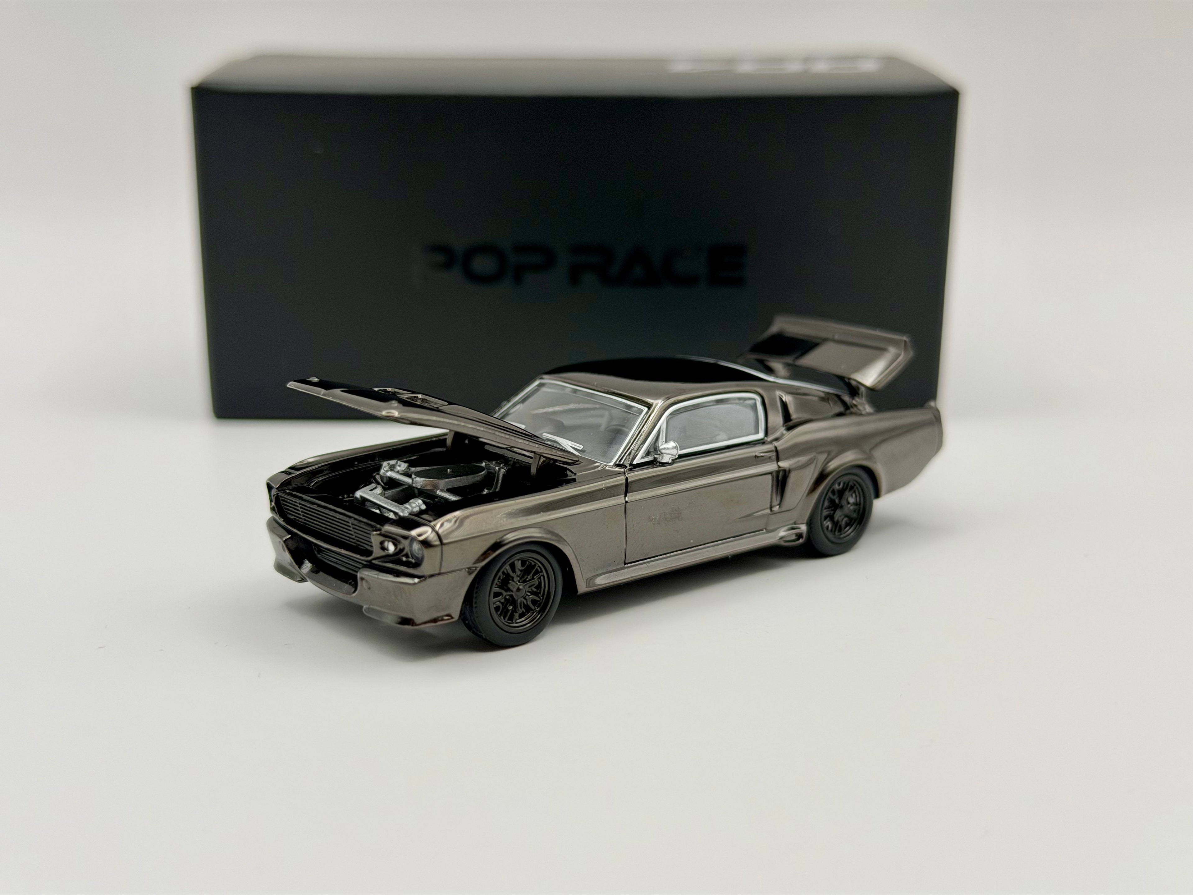 Pop Race 1:64 Shelby Mustang GT500 Dark Chrome - PRDC004