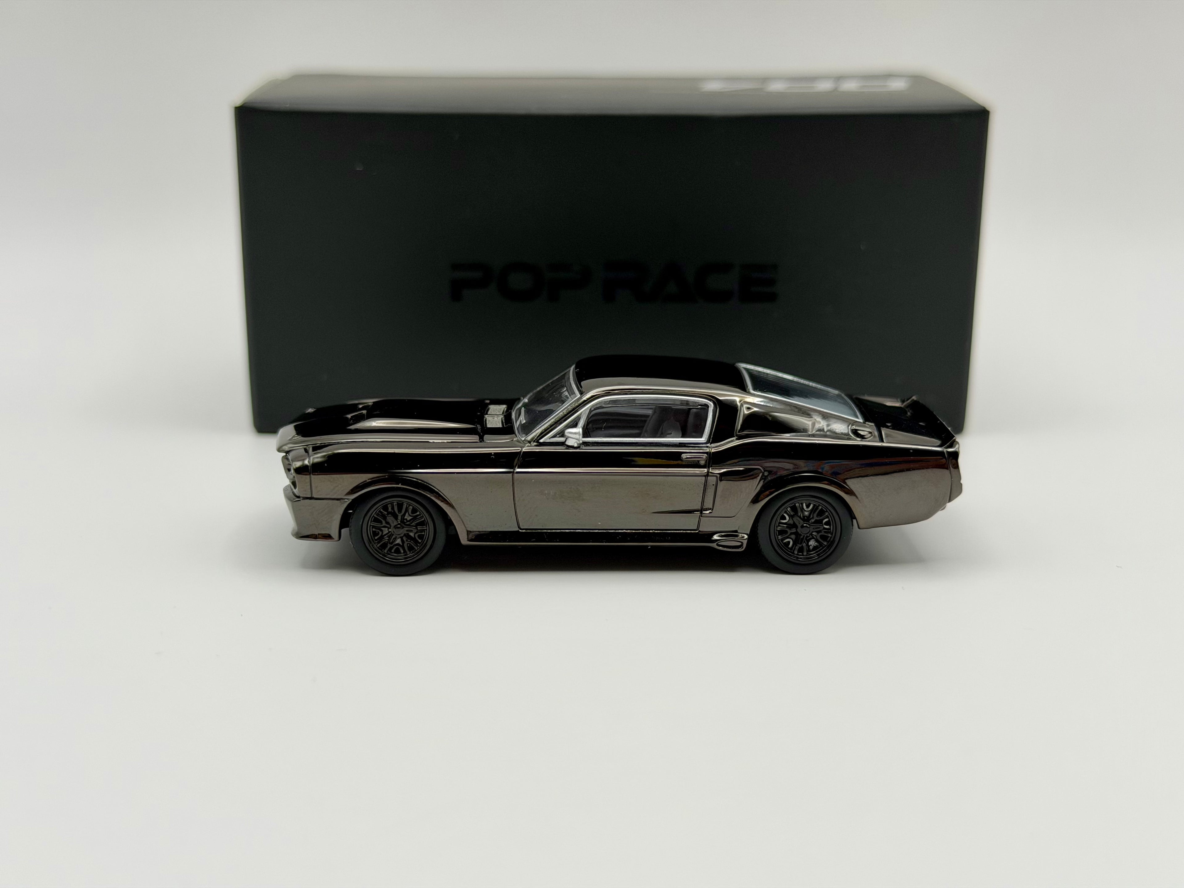 Pop Race 1:64 Shelby Mustang GT500 Dark Chrome - PRDC004