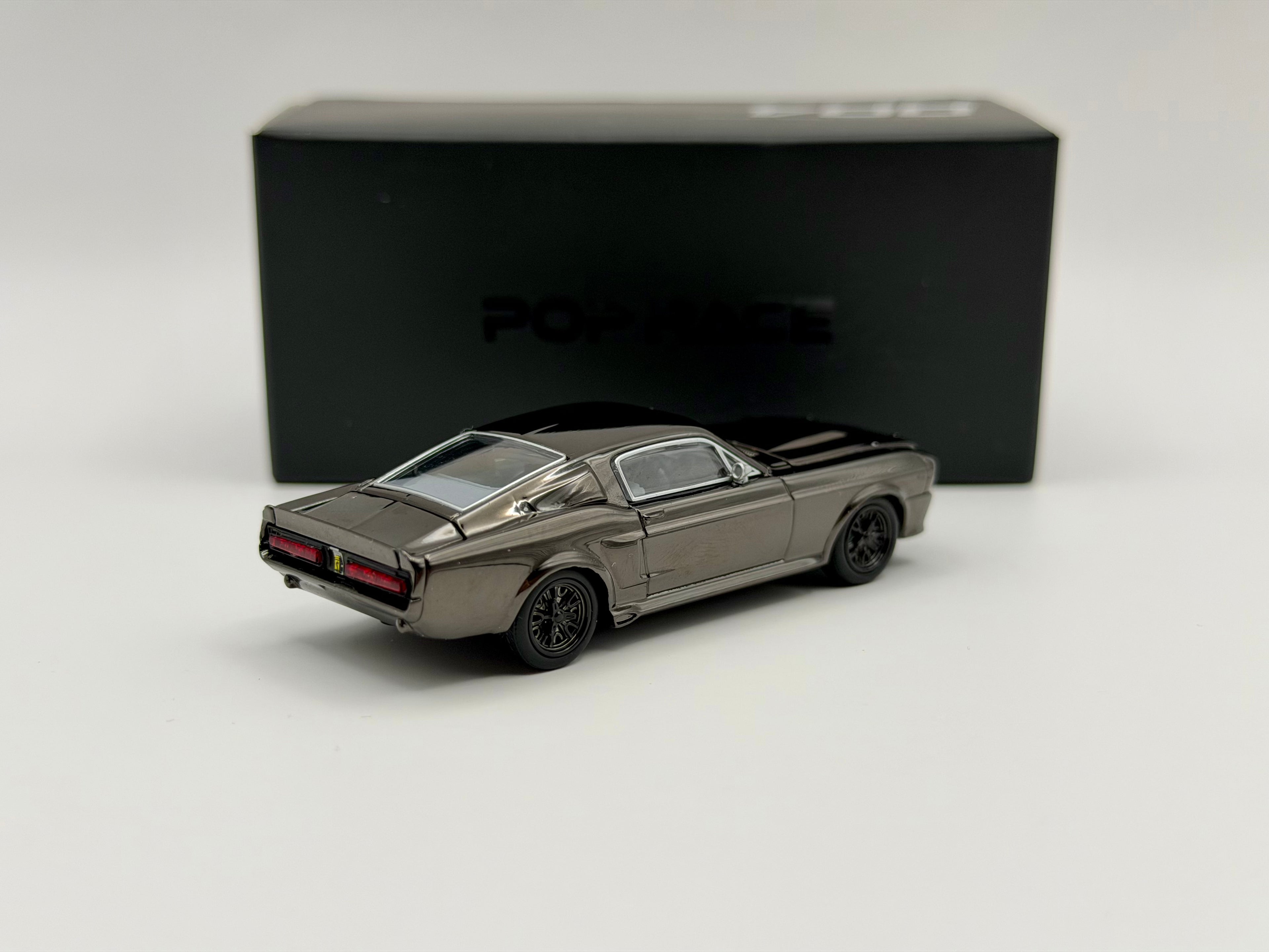 Pop Race 1:64 Shelby Mustang GT500 Dark Chrome - PRDC004