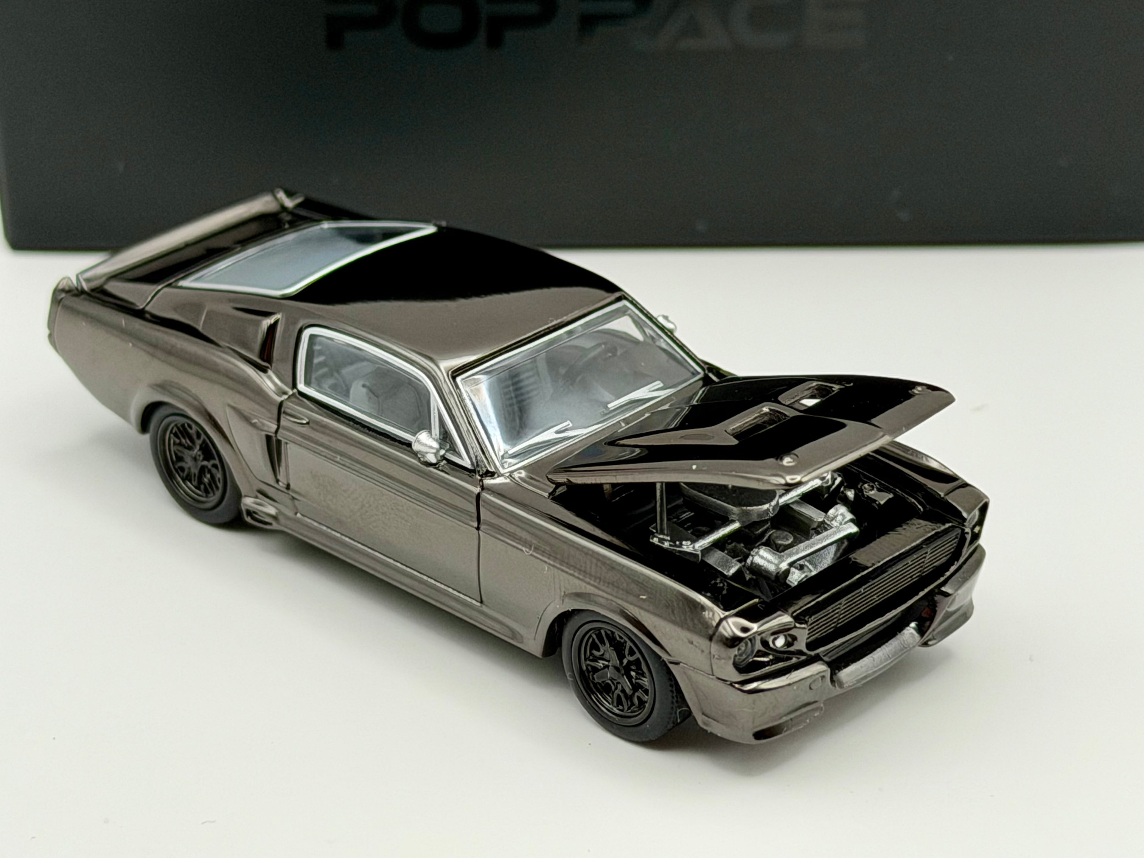 Pop Race 1:64 Shelby Mustang GT500 Dark Chrome - PRDC004
