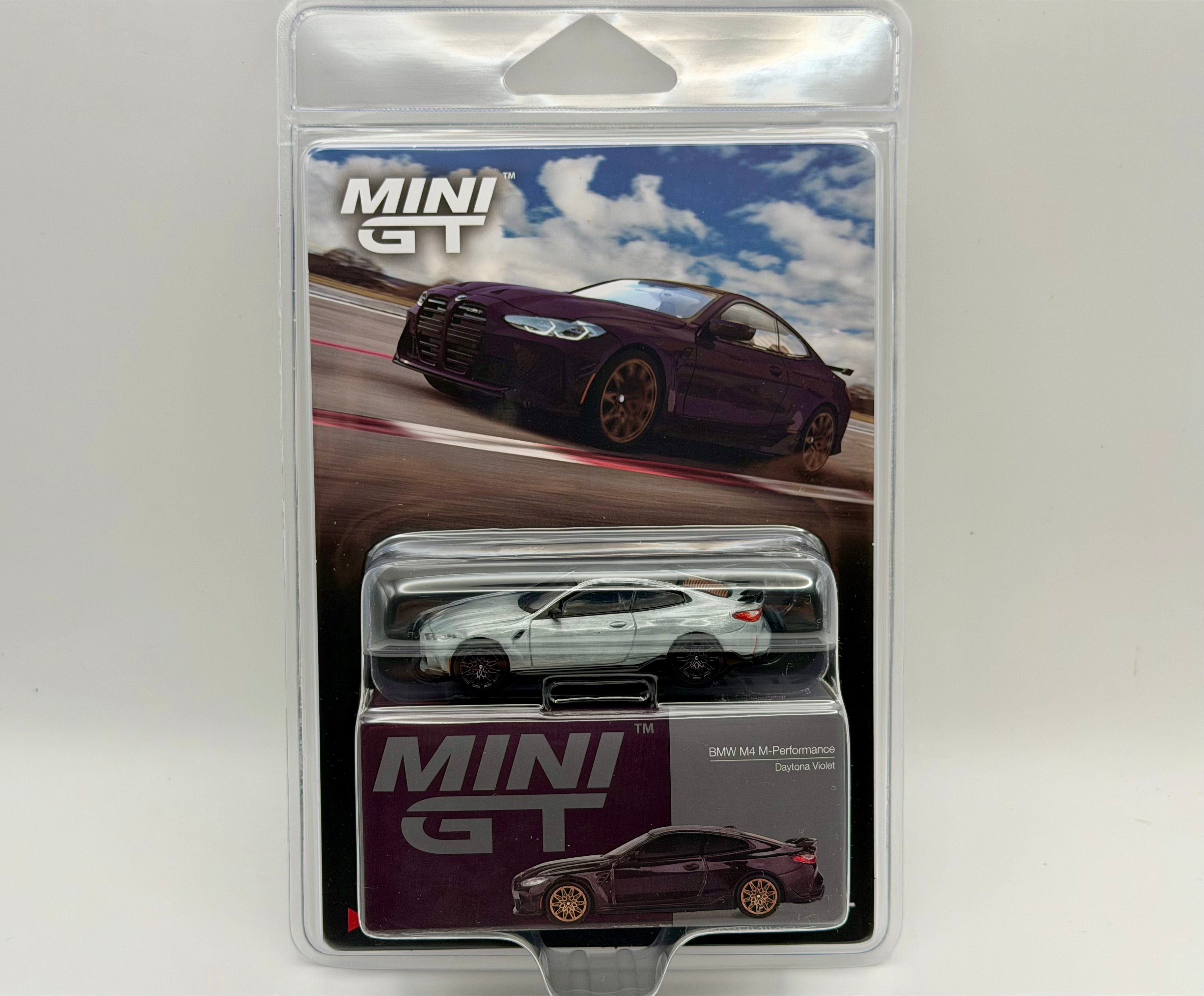 CHASE! Mini GT 1:64 BMW M4 M-Performance (G82) – Daytona Violet #1112