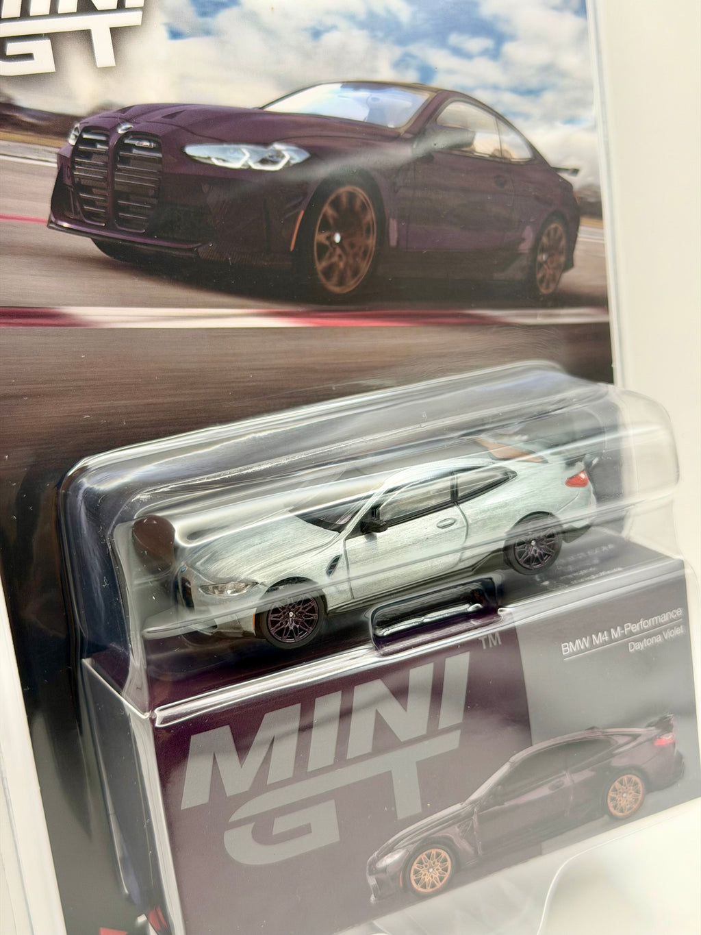 CHASE! Mini GT 1:64 BMW M4 M-Performance (G82) – Daytona Violet #1112