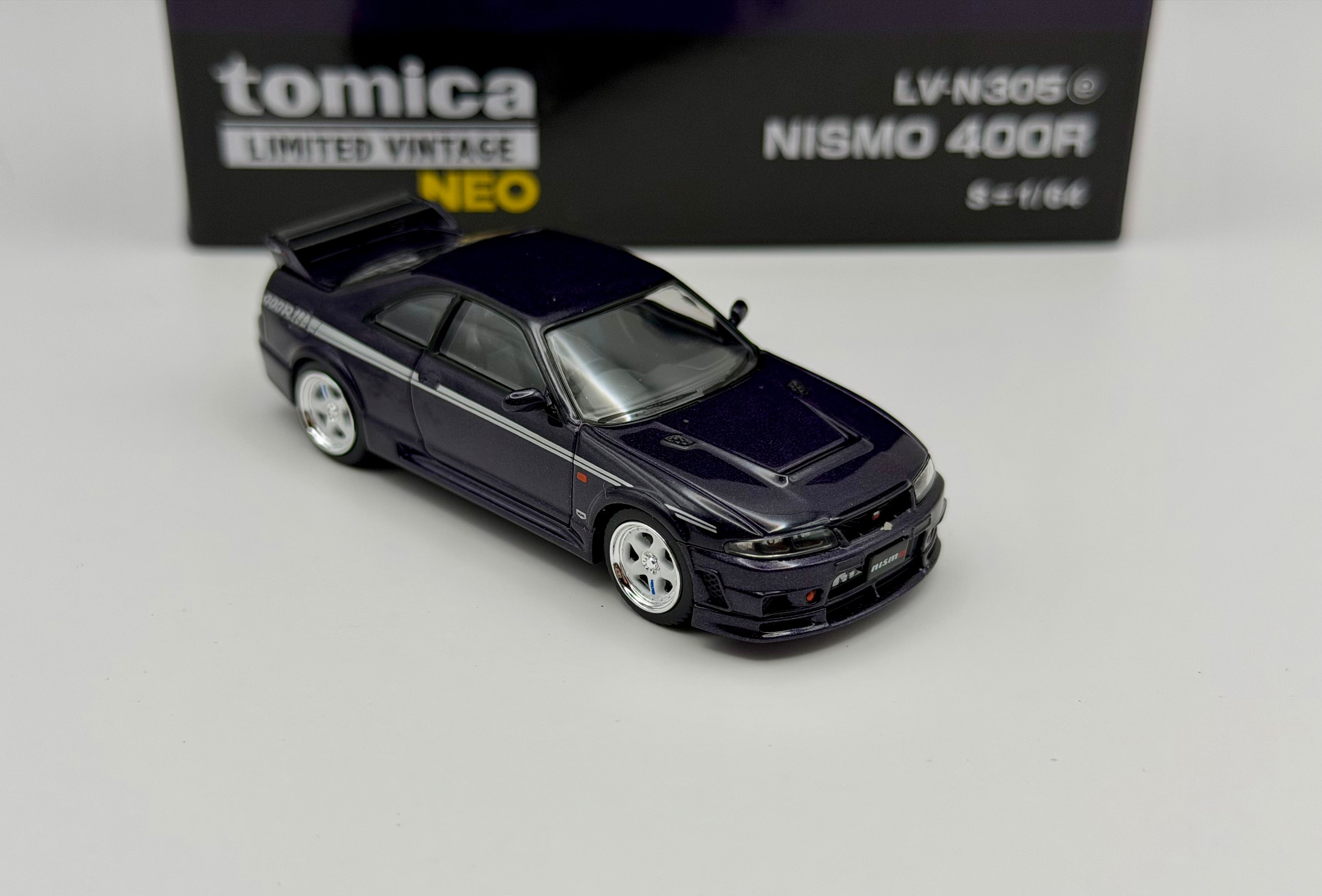 Tomica Limited Vintage 1:64 Nissan 400R(Midnight Purple/Crystal White) LV-N305d/e
