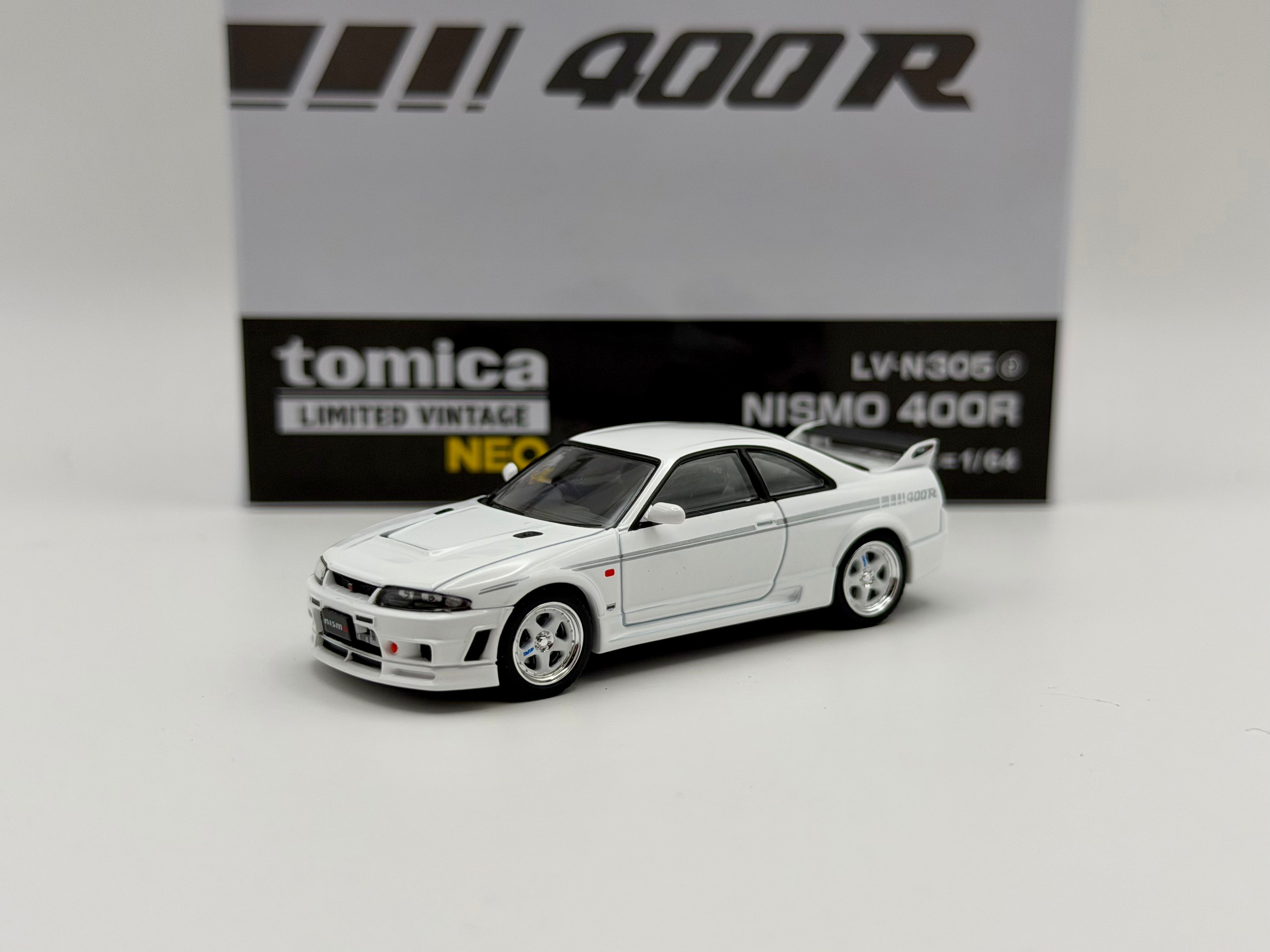 Tomica Limited Vintage 1:64 Nissan 400R(Midnight Purple/Crystal White) LV-N305d/e