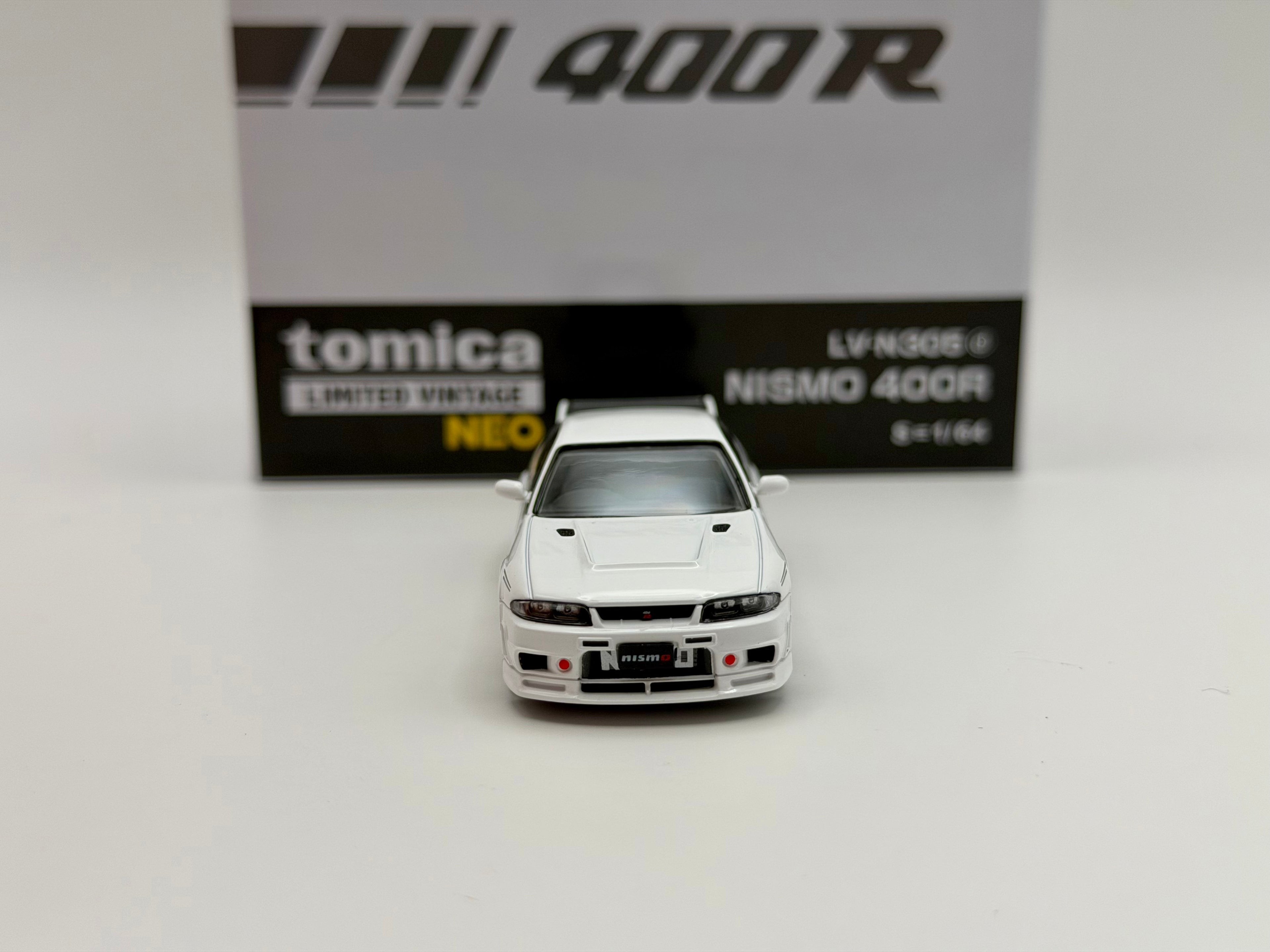 Tomica Limited Vintage 1:64 Nissan 400R(Midnight Purple/Crystal White) LV-N305d/e