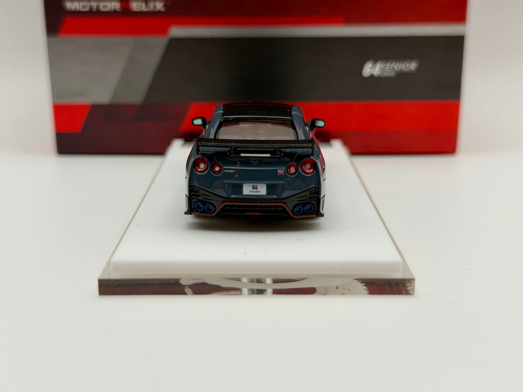 Motorhelix 1:63 Nissan GT-R R35 Nismo 22'(Stealth Gray/Vibrant Red)