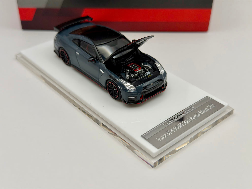 Motorhelix 1:63 Nissan GT-R R35 Nismo 22'(Stealth Gray/Vibrant Red)