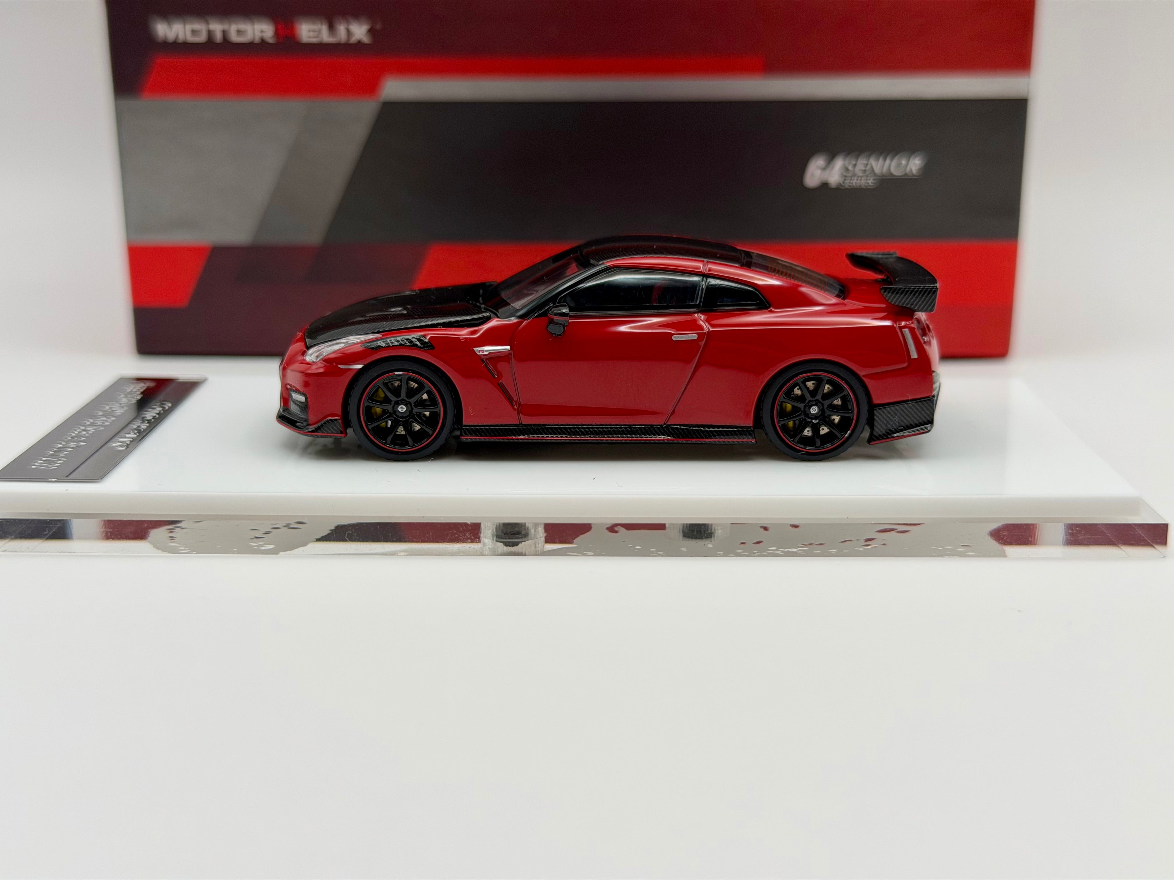 Motorhelix 1:63 Nissan GT-R R35 Nismo 22'(Stealth Gray/Vibrant Red)