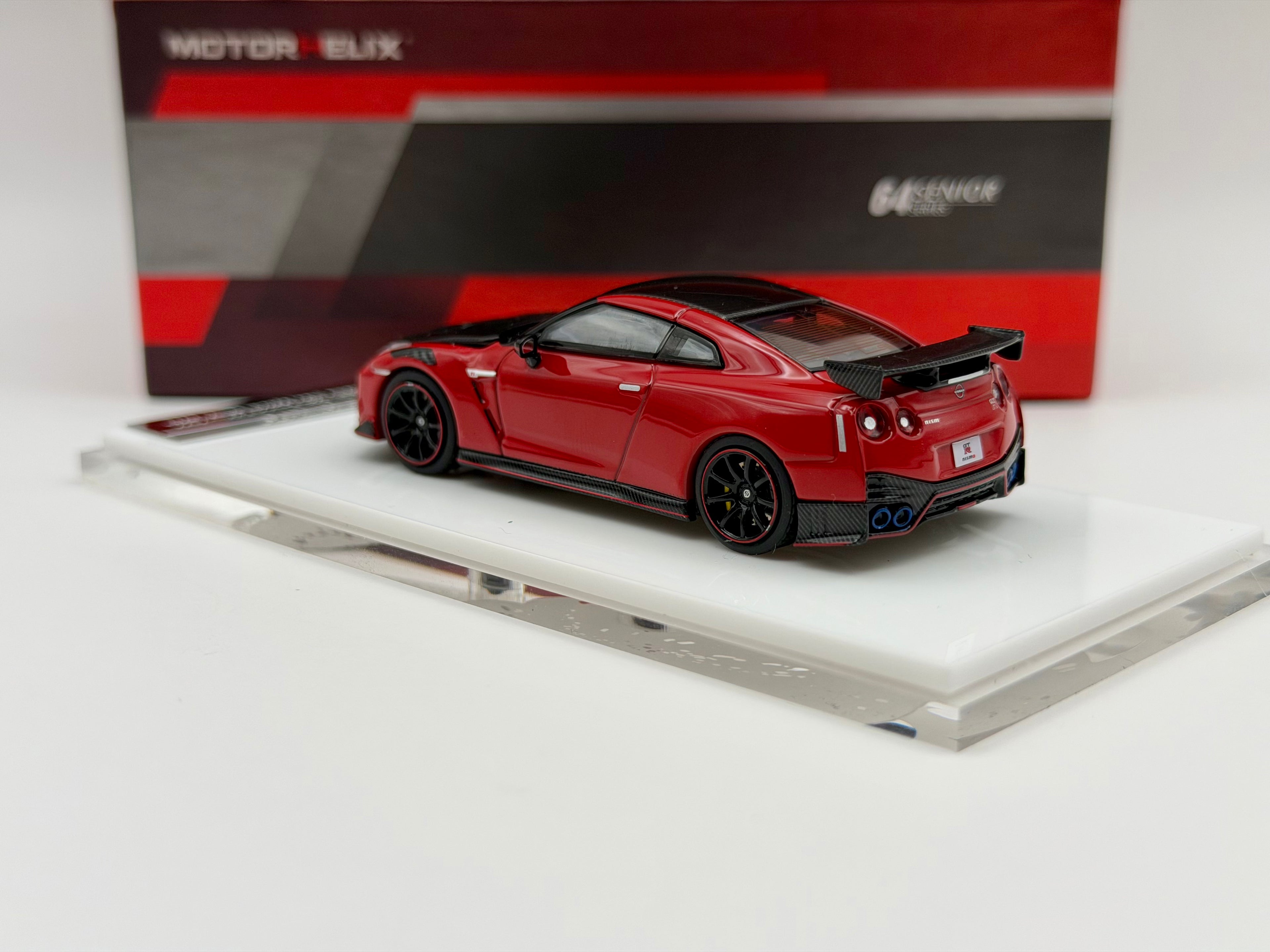 Motorhelix 1:63 Nissan GT-R R35 Nismo 22'(Stealth Gray/Vibrant Red)