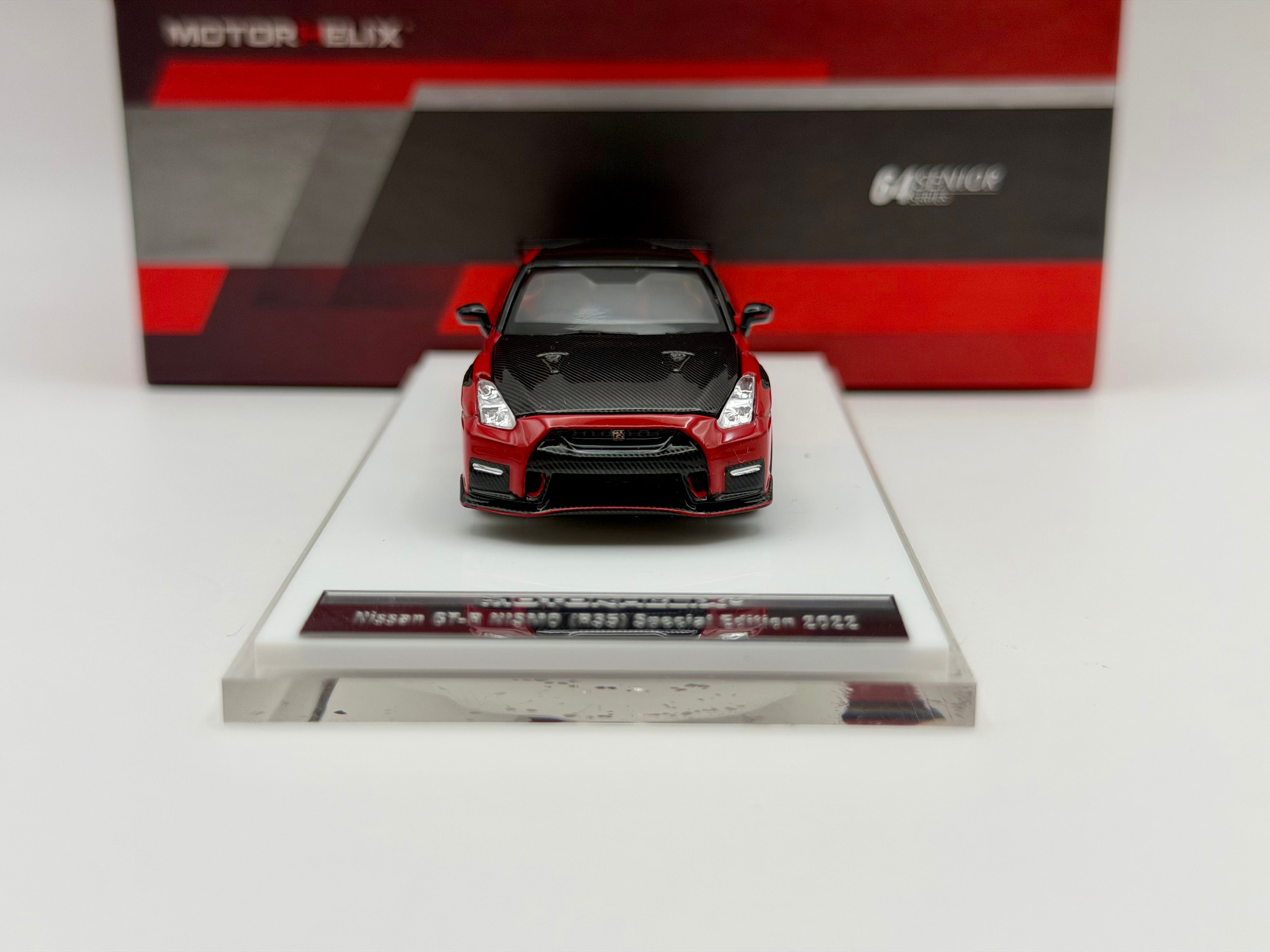 Motorhelix 1:63 Nissan GT-R R35 Nismo 22'(Stealth Gray/Vibrant Red)