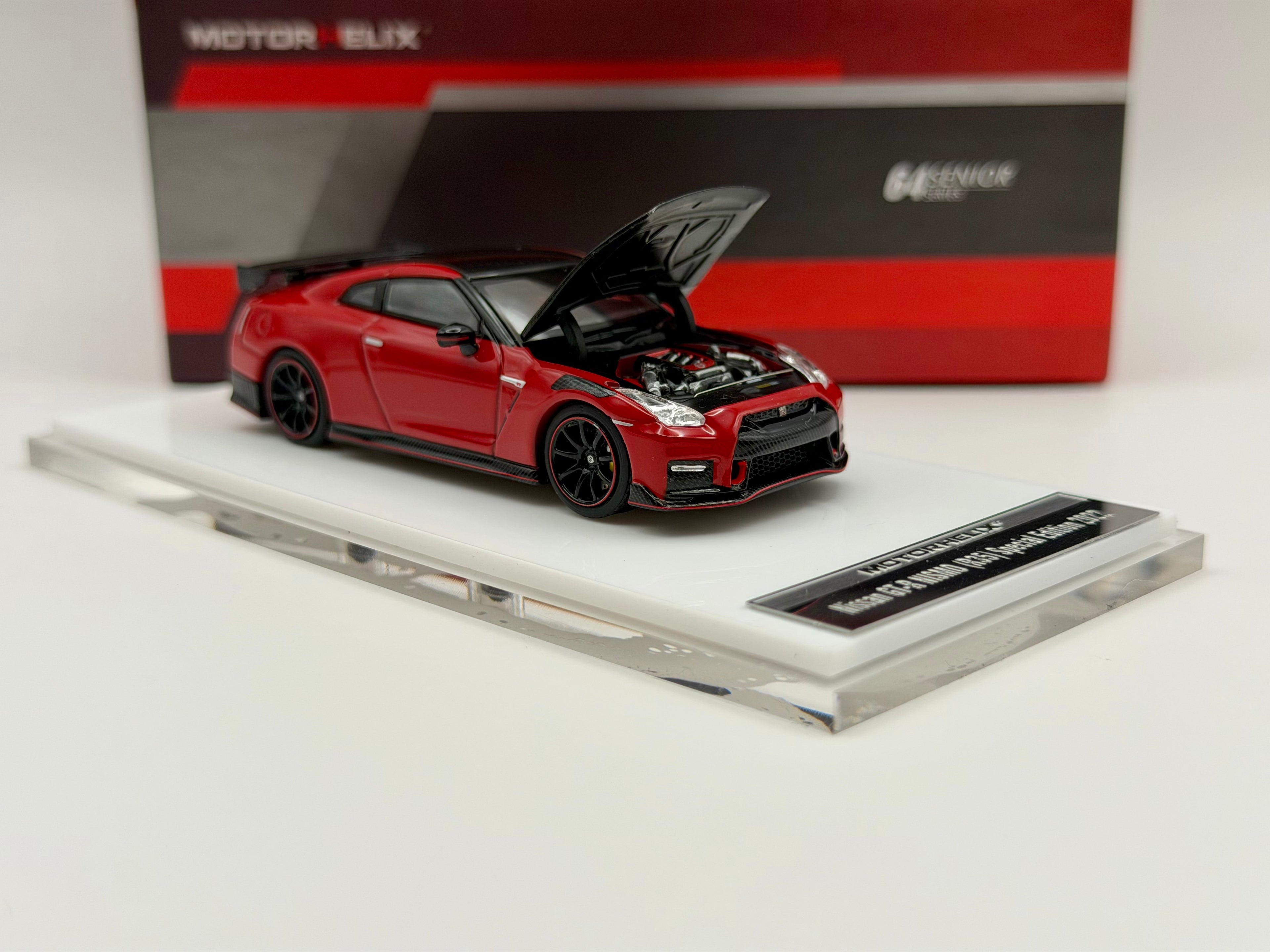 Motorhelix 1:63 Nissan GT-R R35 Nismo 22'(Stealth Gray/Vibrant Red)
