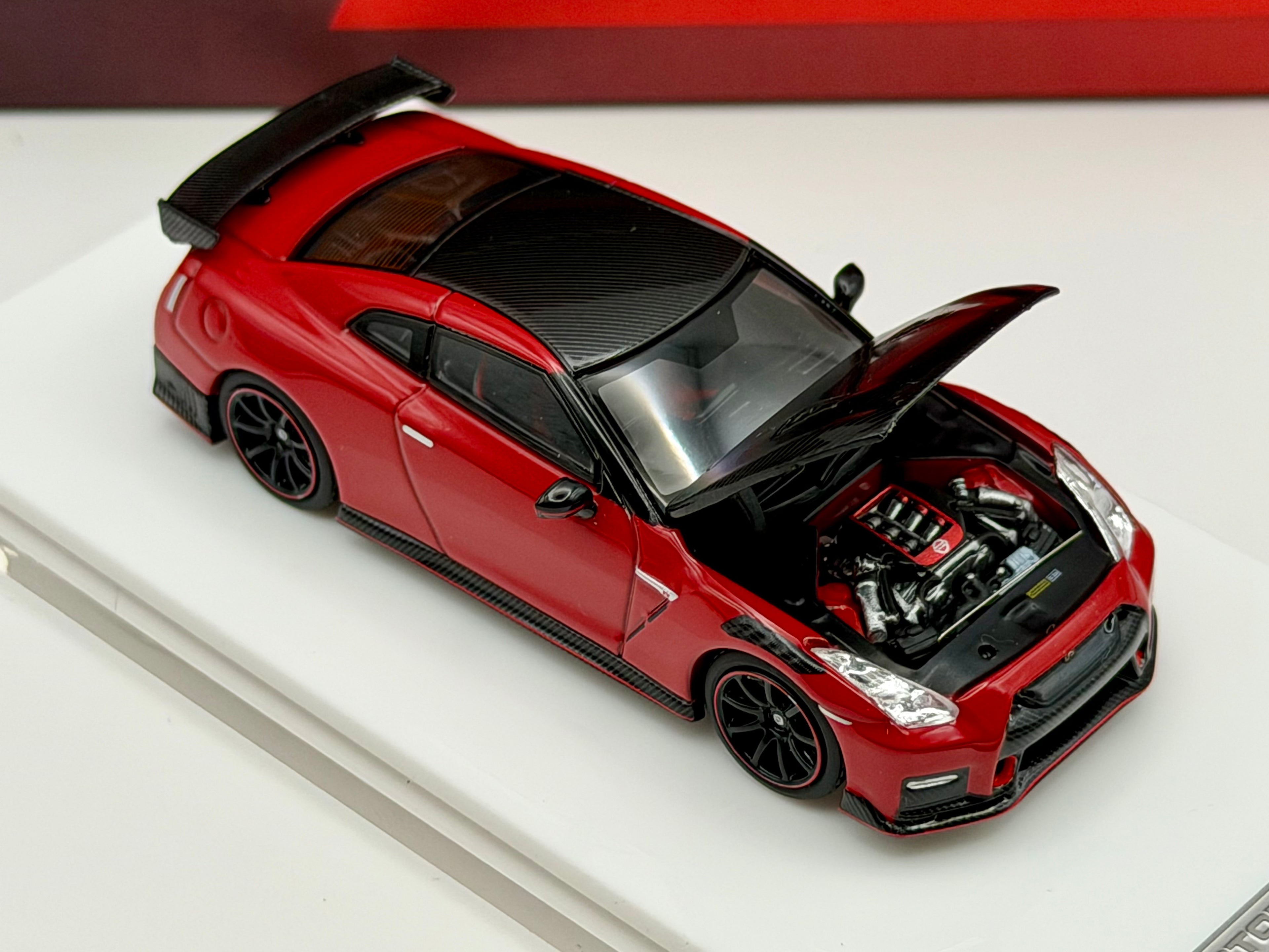 Motorhelix 1:63 Nissan GT-R R35 Nismo 22'(Stealth Gray/Vibrant Red)