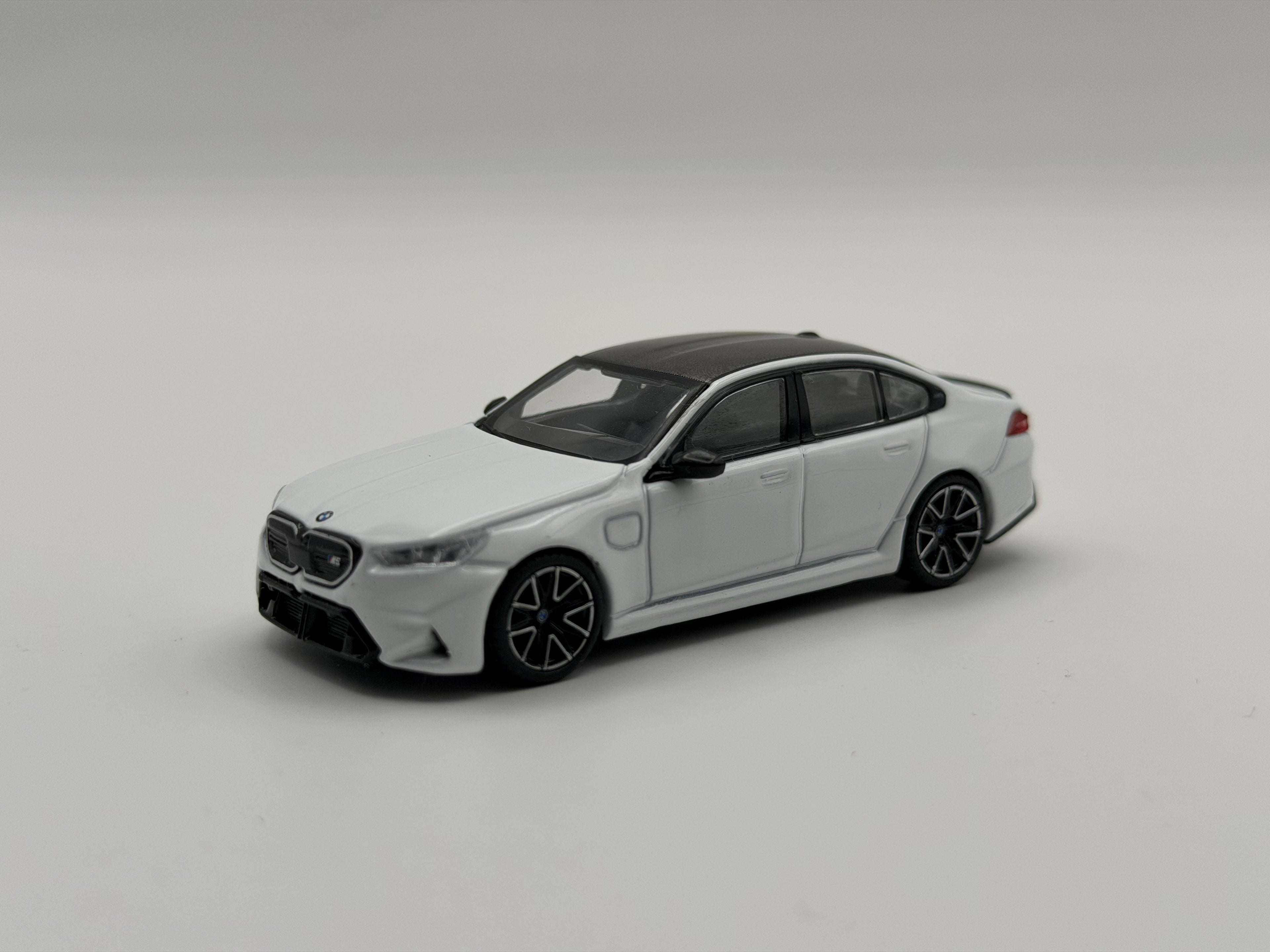 Mini GT 1:64 BMW M5 – Alpine White #1092