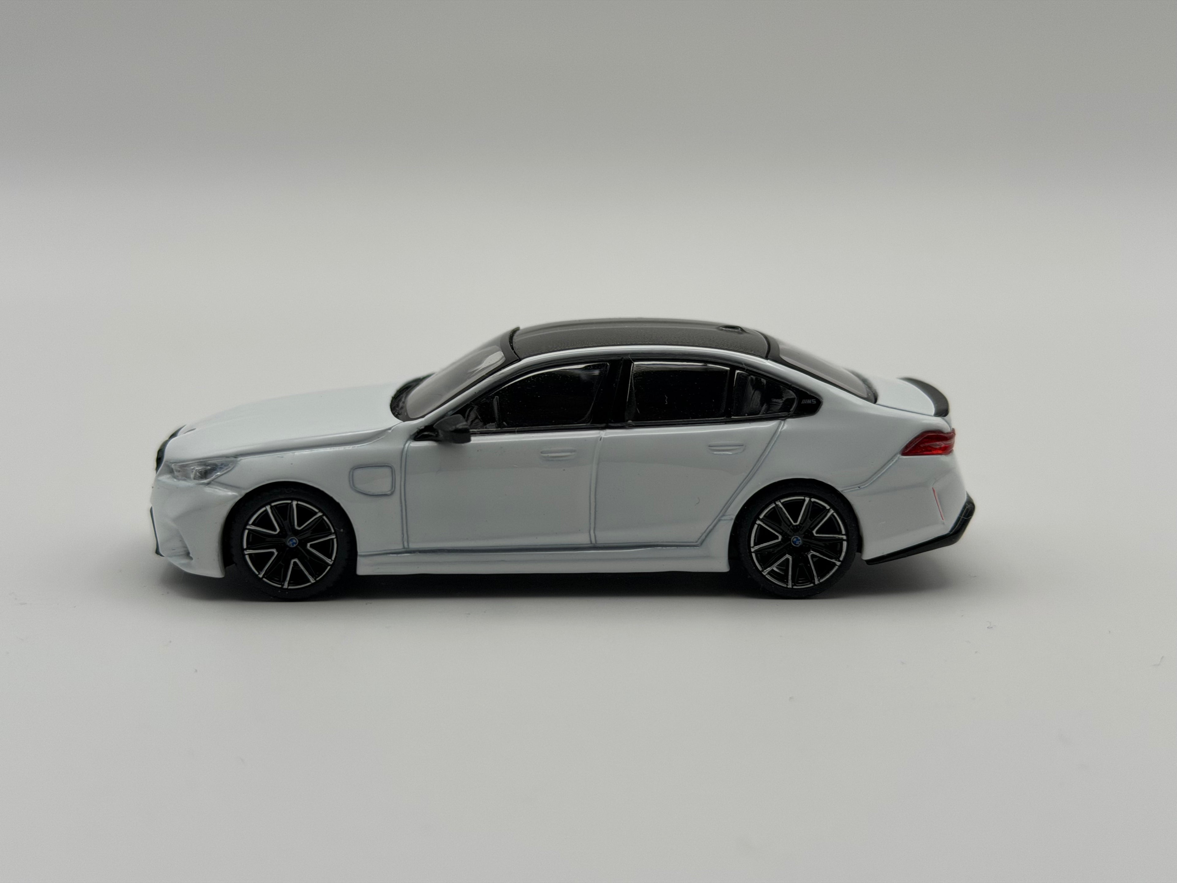 Mini GT 1:64 BMW M5 – Alpine White #1092