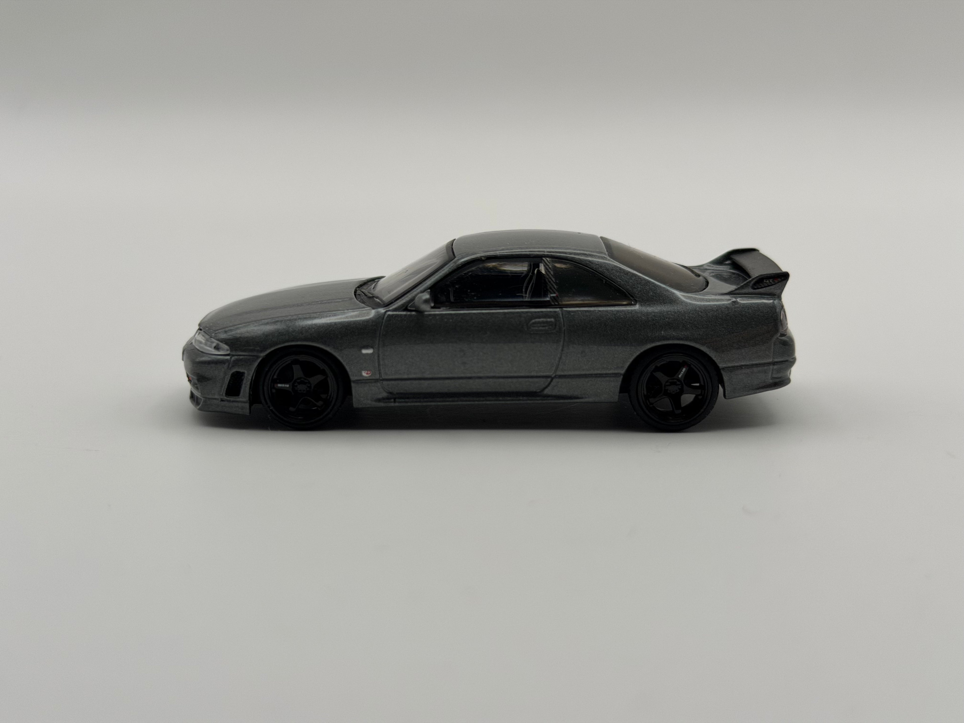 Mini GT 1:64 NISSAN Skyline GT-R Dark Metal Gray (NISMO BCNR33 CRS Version) #1128