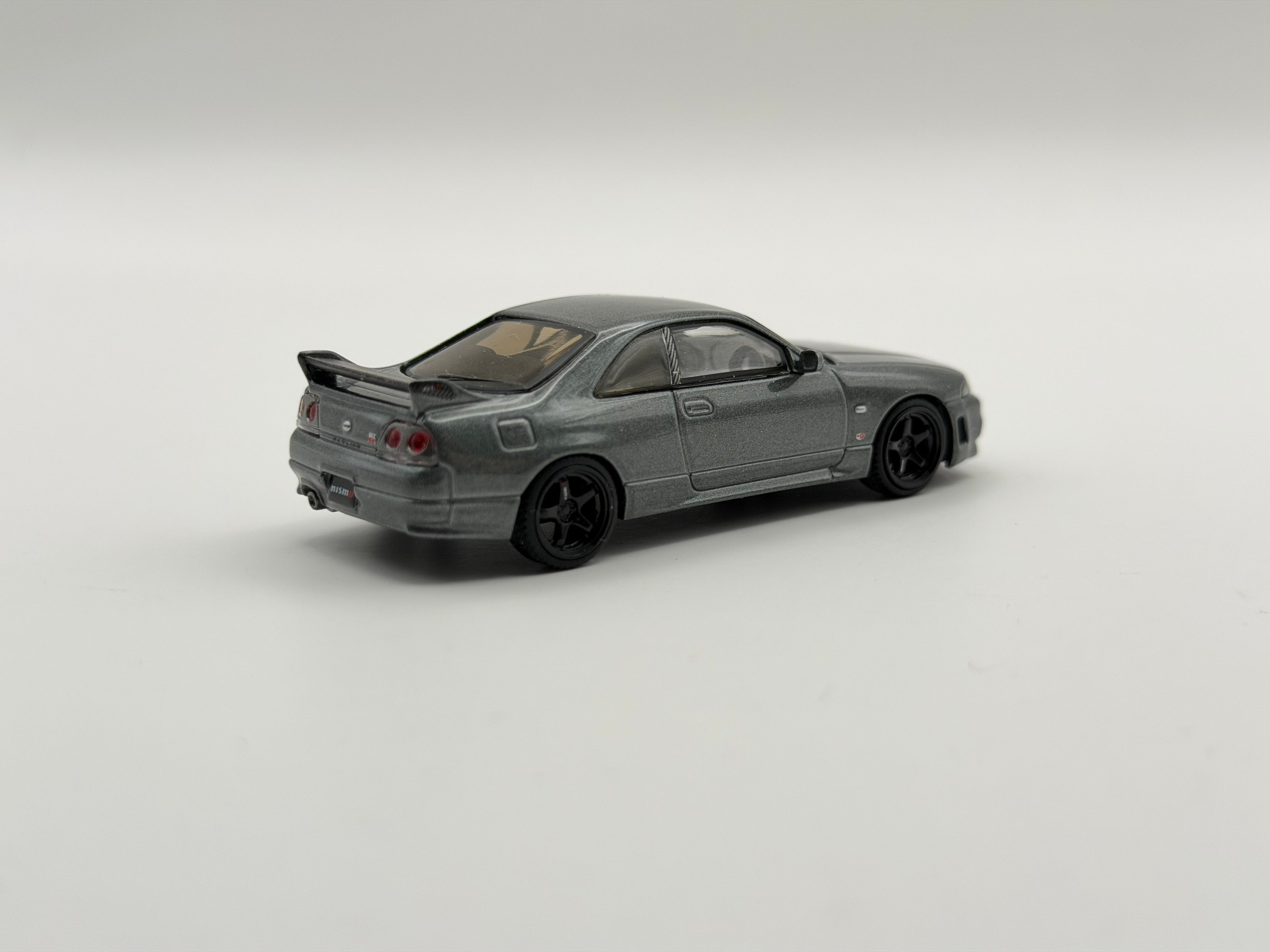 Mini GT 1:64 NISSAN Skyline GT-R Dark Metal Gray (NISMO BCNR33 CRS Version) #1128