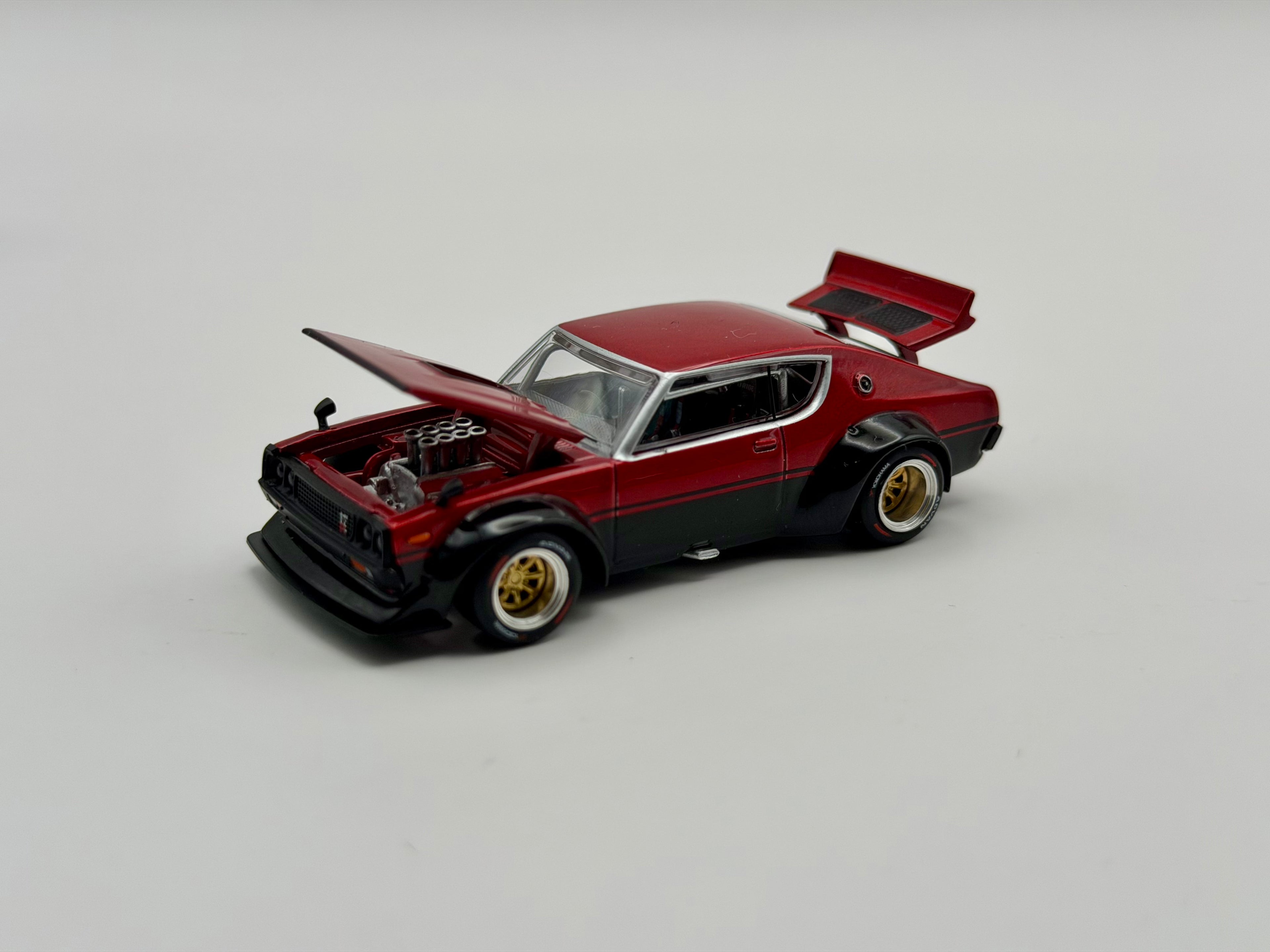 Pop Race 1/64 KPGC110 Kenmeri – Red/Black