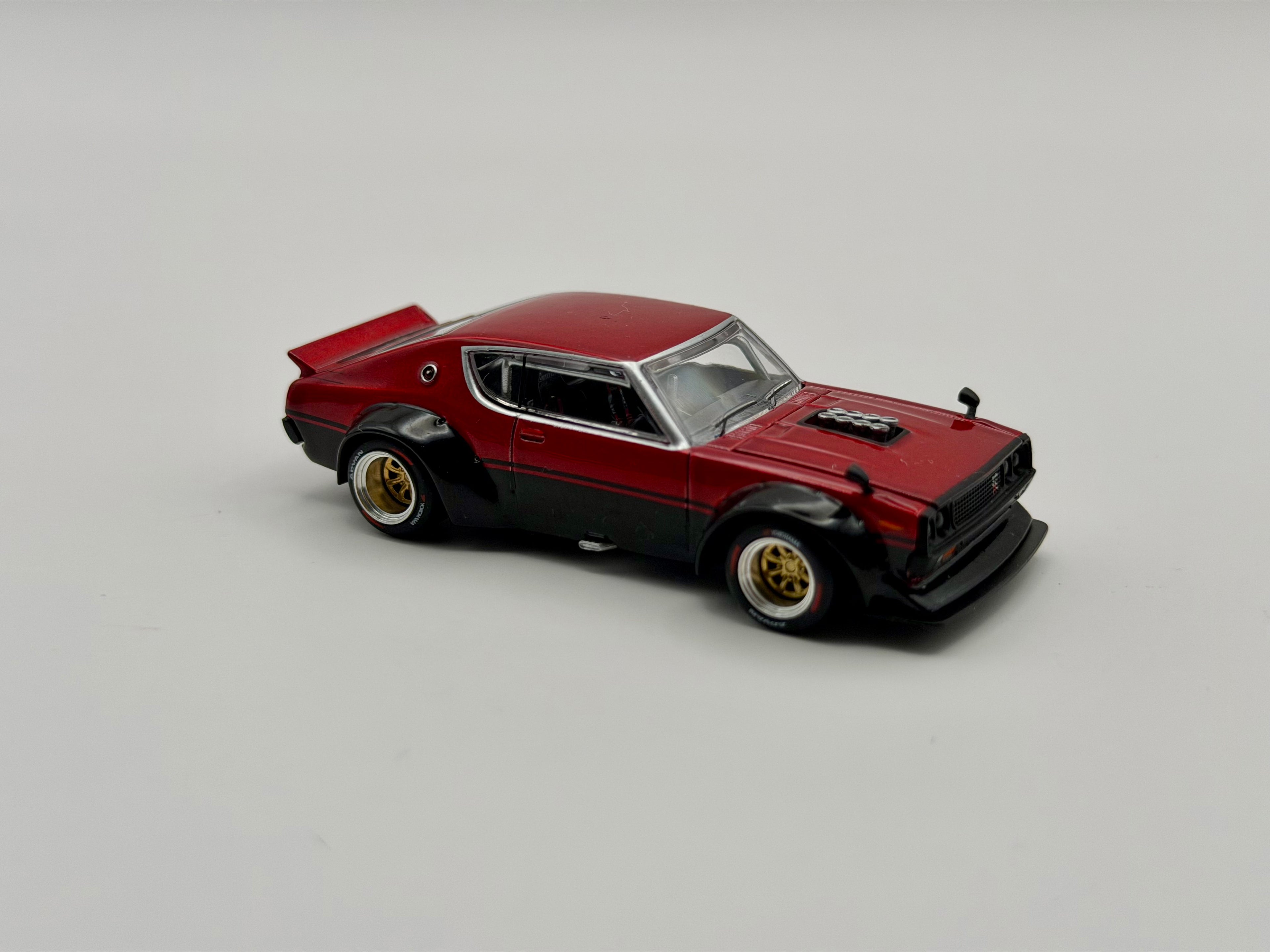 Pop Race 1/64 KPGC110 Kenmeri – Red/Black