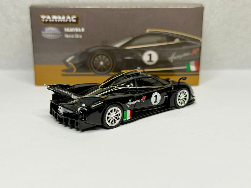 CHASE! Tarmac works 1/64 Pagani Huayra R Nero Oro opened