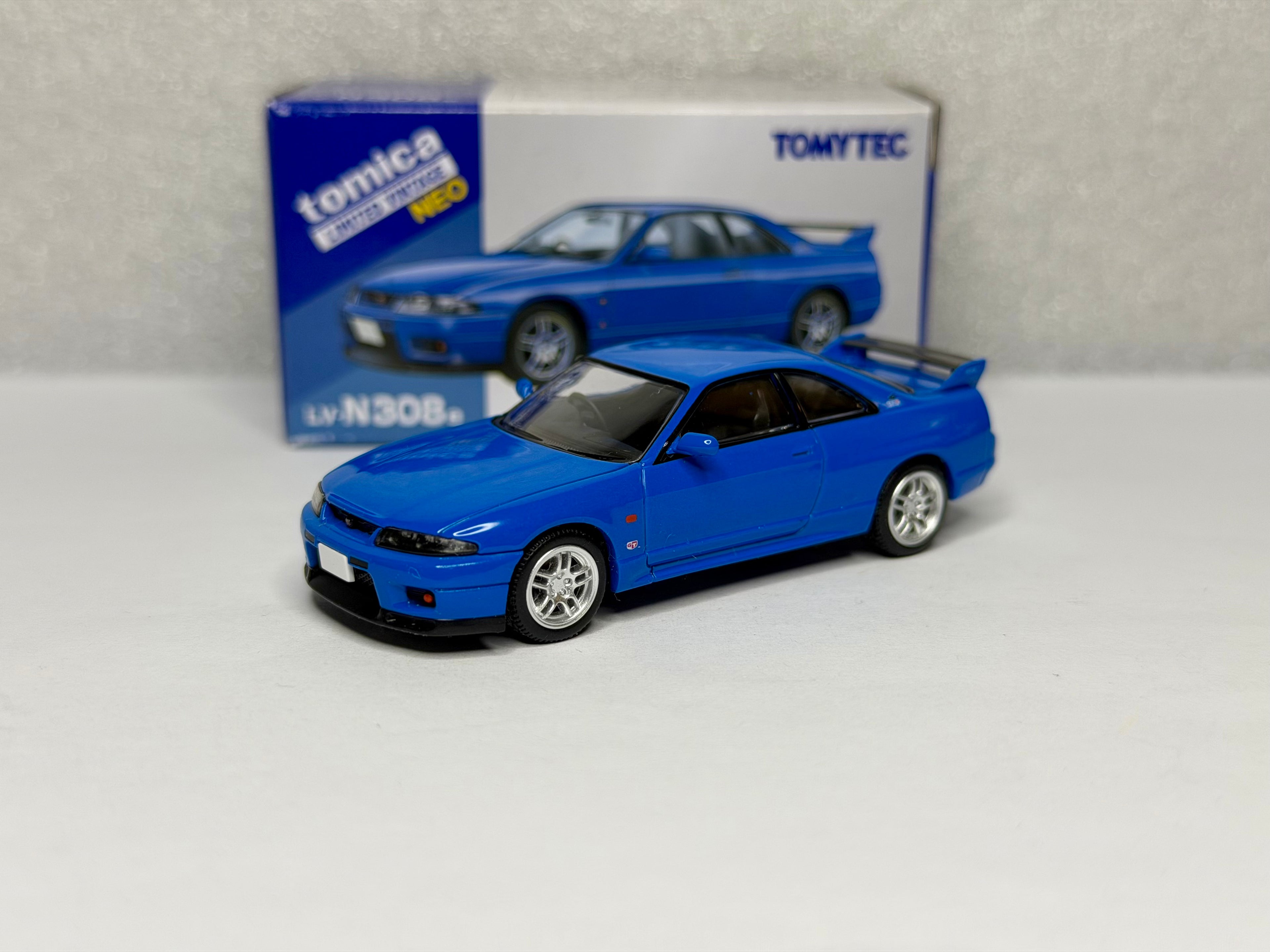 Tomica Limited Vintage 1/64 Nissan GT-R R33 LM Champion Blue LV-N308e